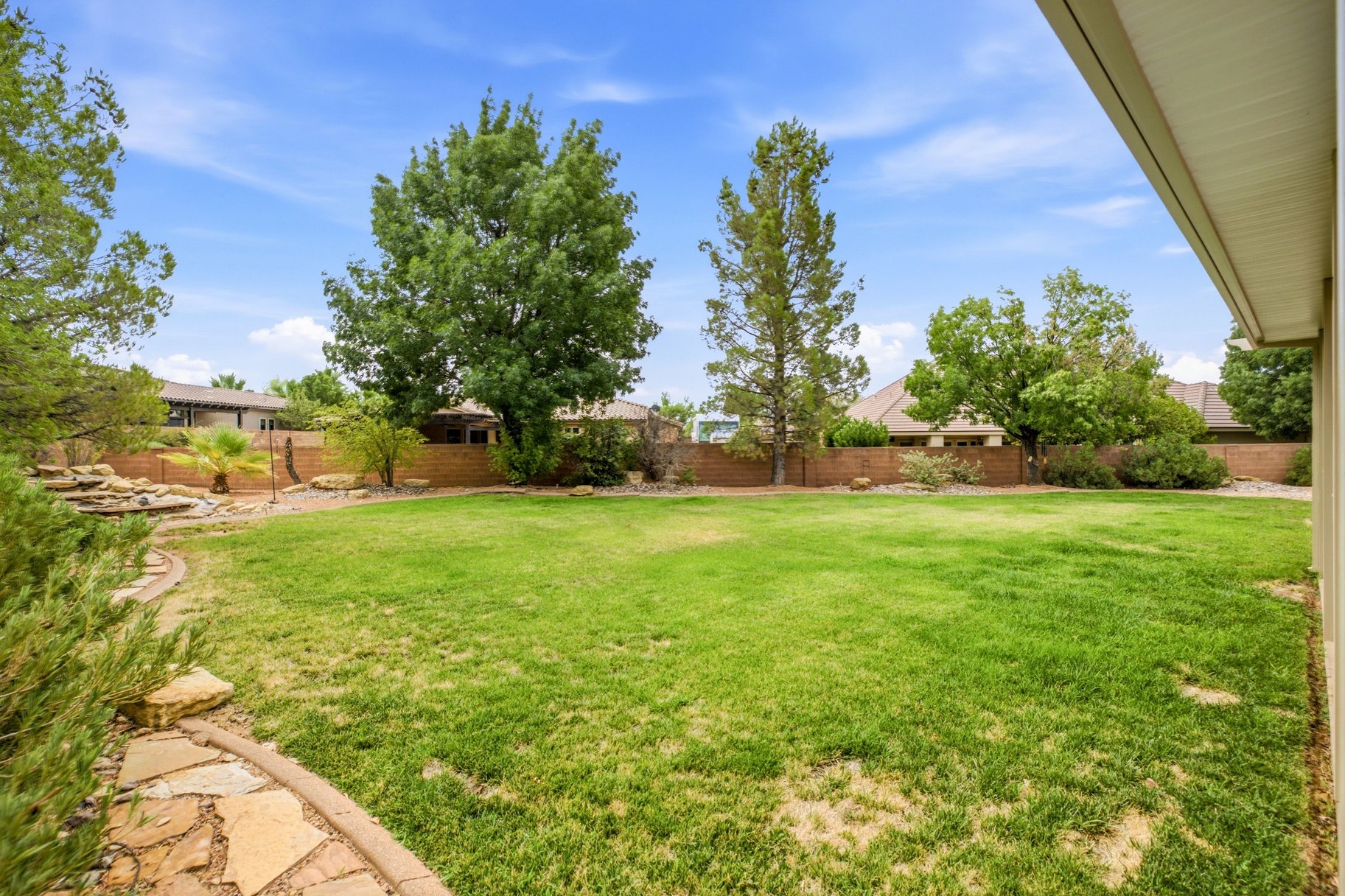 2476 E Meadow Mist Way