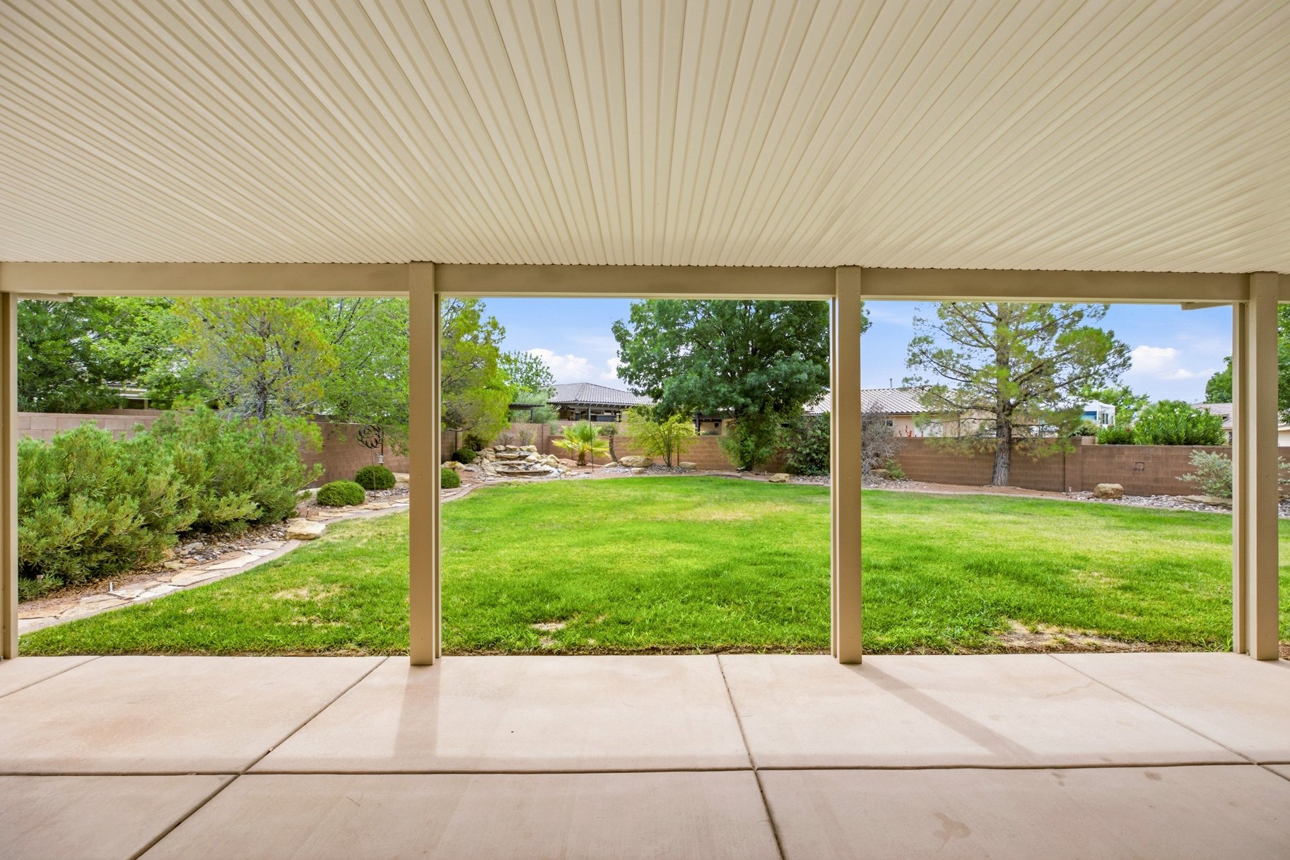 2476 E Meadow Mist Way