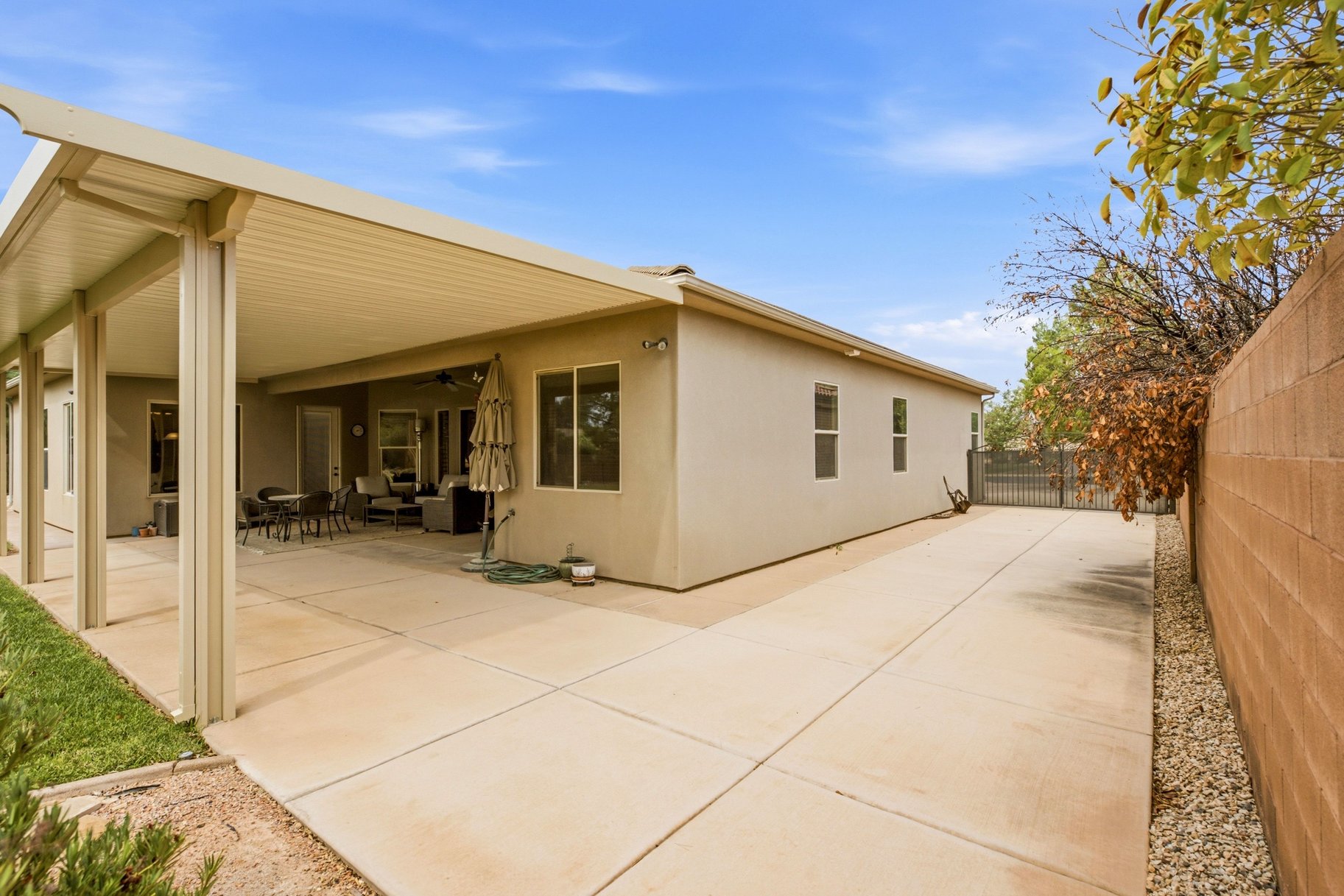 2476 E Meadow Mist Way