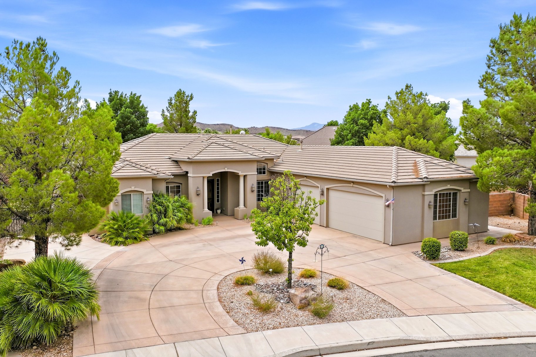 2476 E Meadow Mist Way