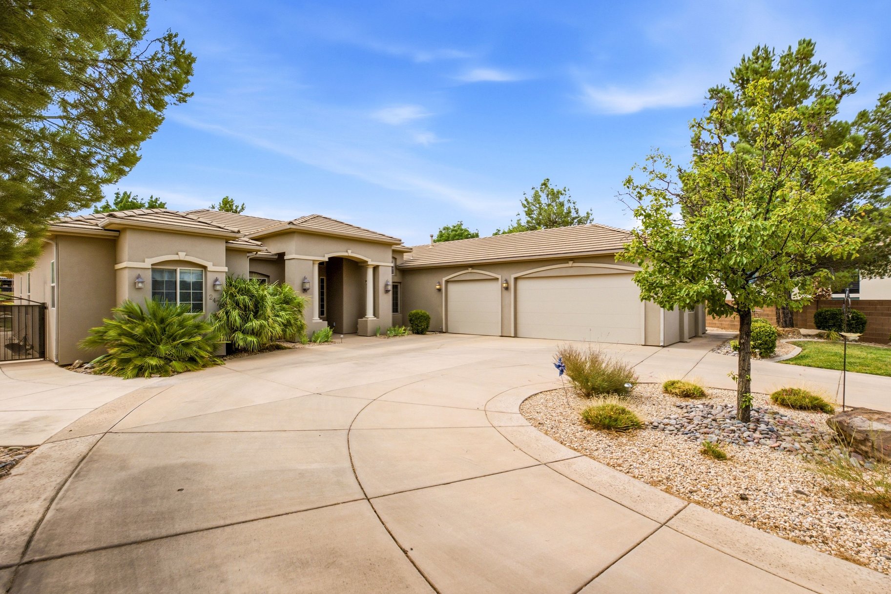 2476 E Meadow Mist Way