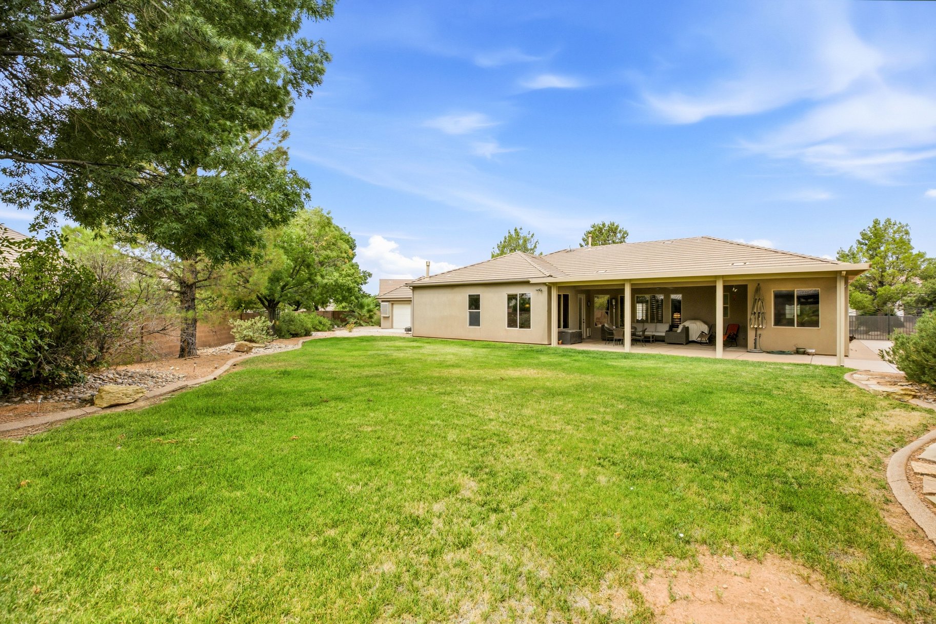 2476 E Meadow Mist Way