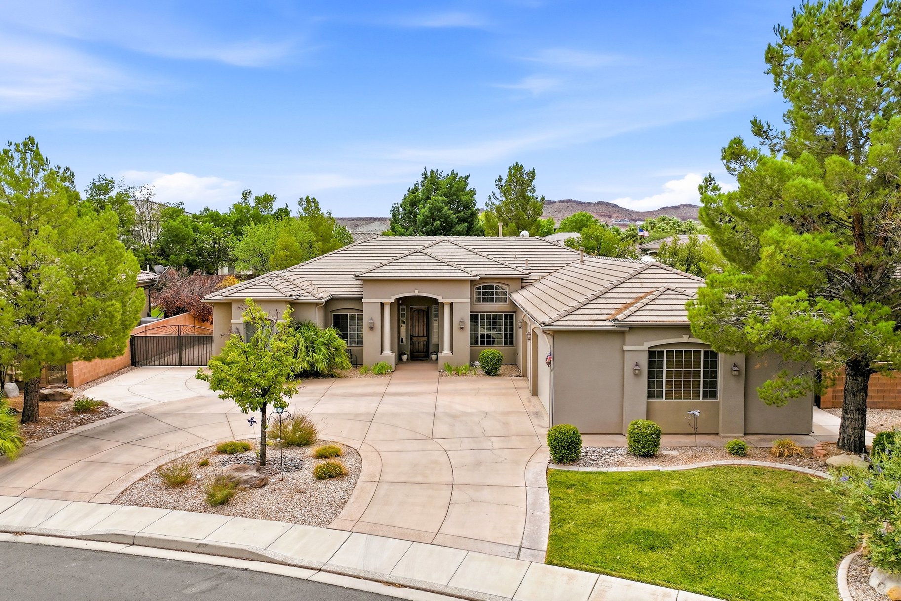 2476 E Meadow Mist Way
