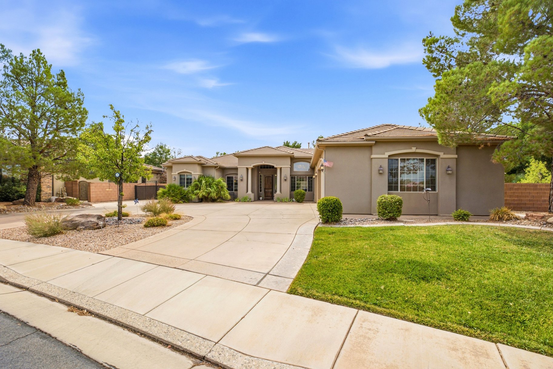 2476 E Meadow Mist Way