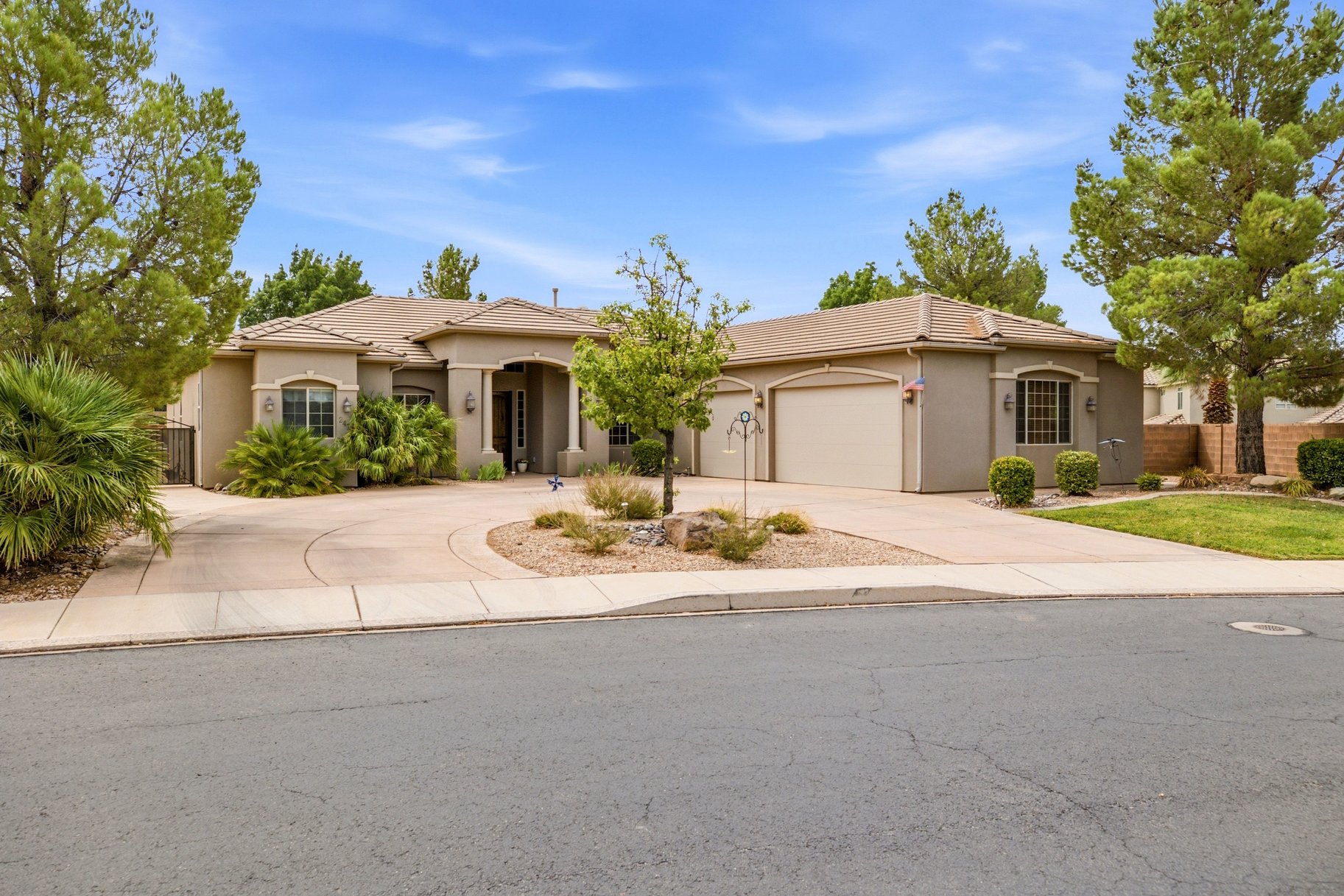 2476 E Meadow Mist Way
