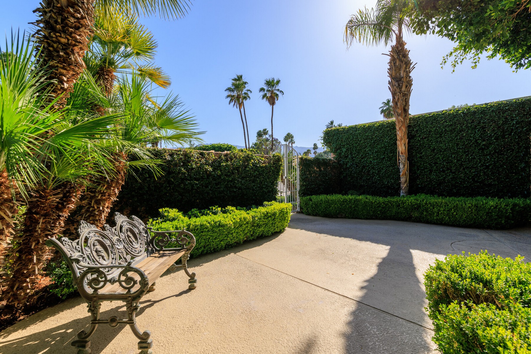 47126 El Menara Circle