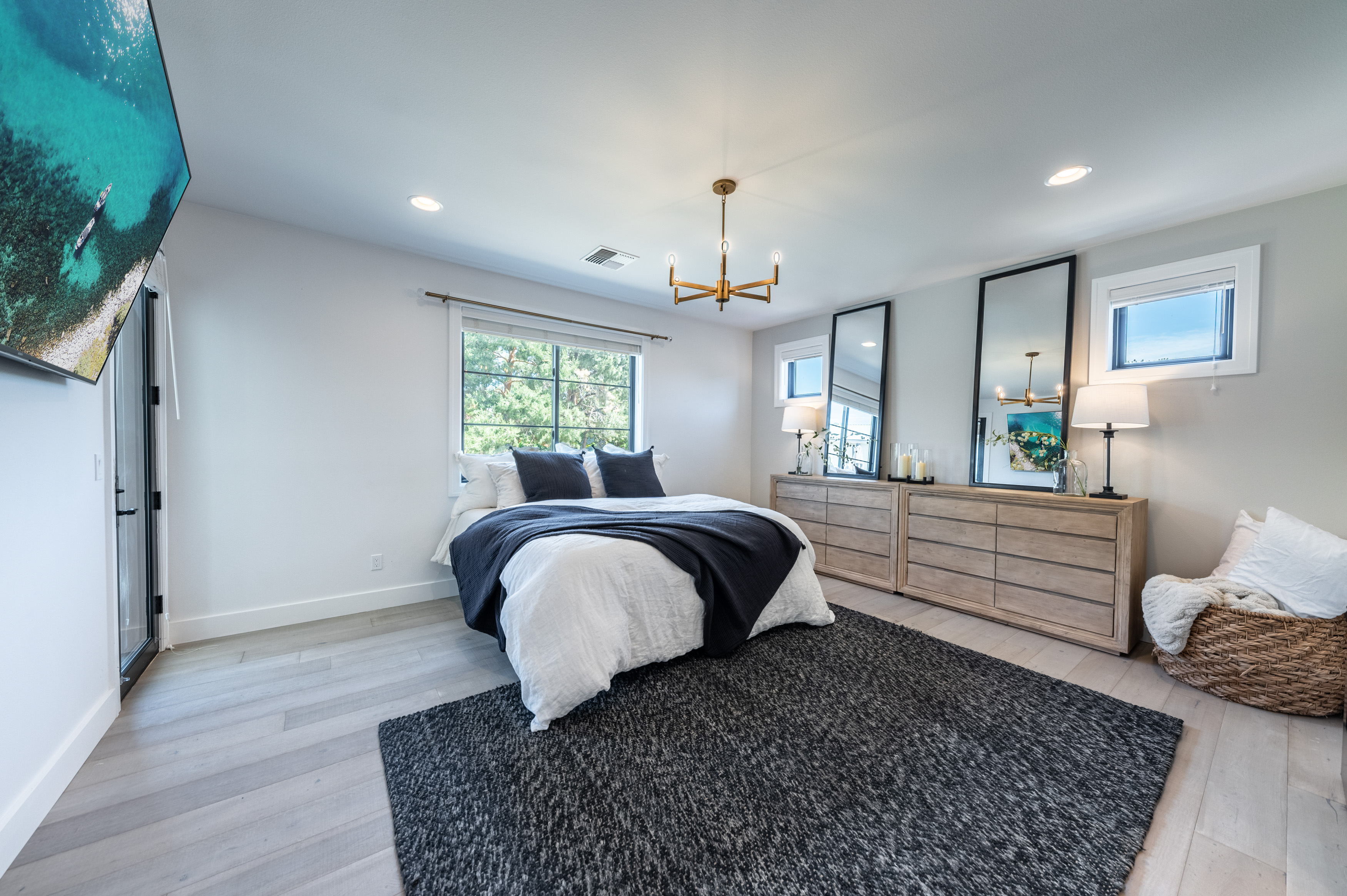 1337 Manzanita Ln.