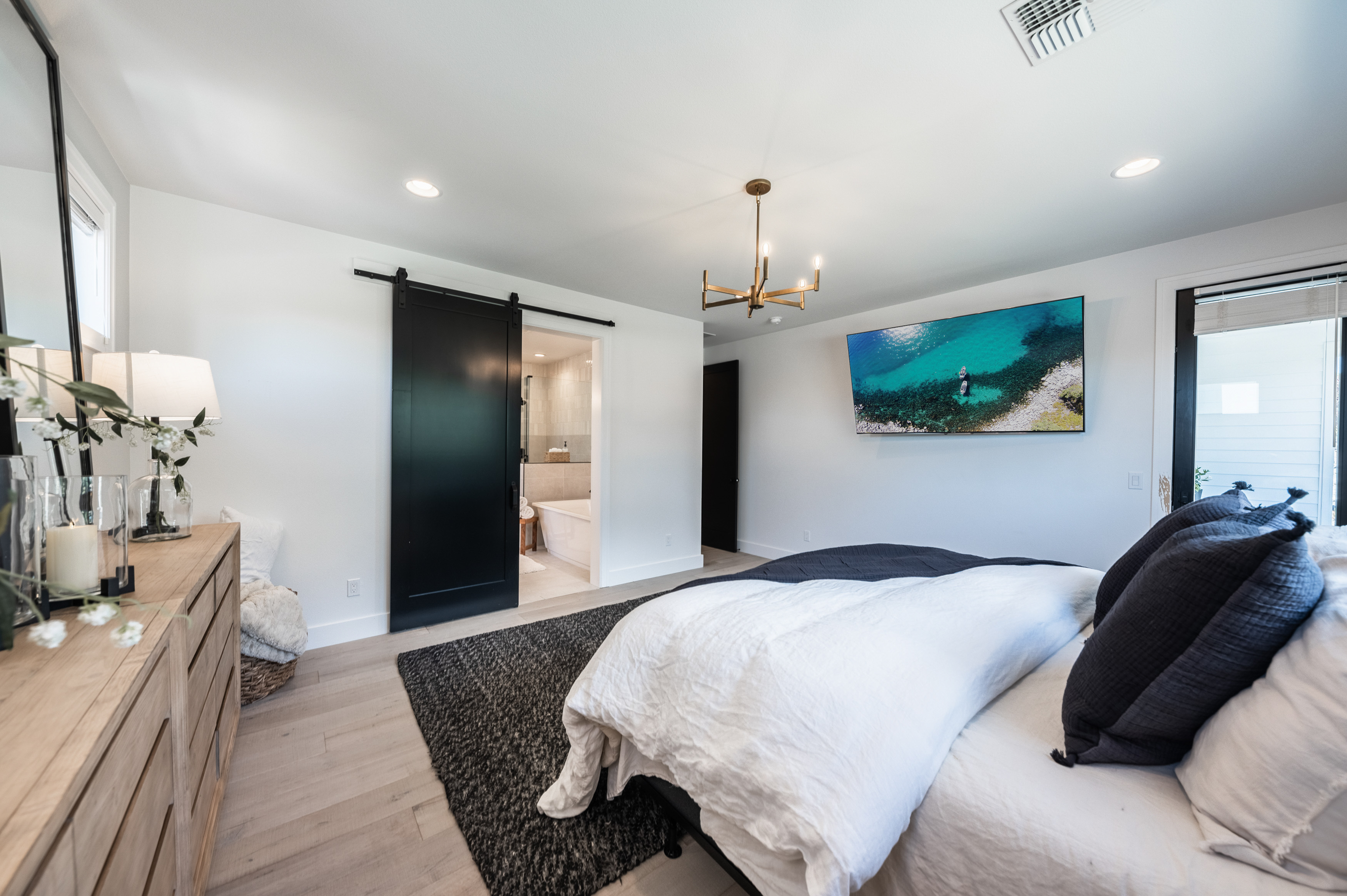 1337 Manzanita Ln.