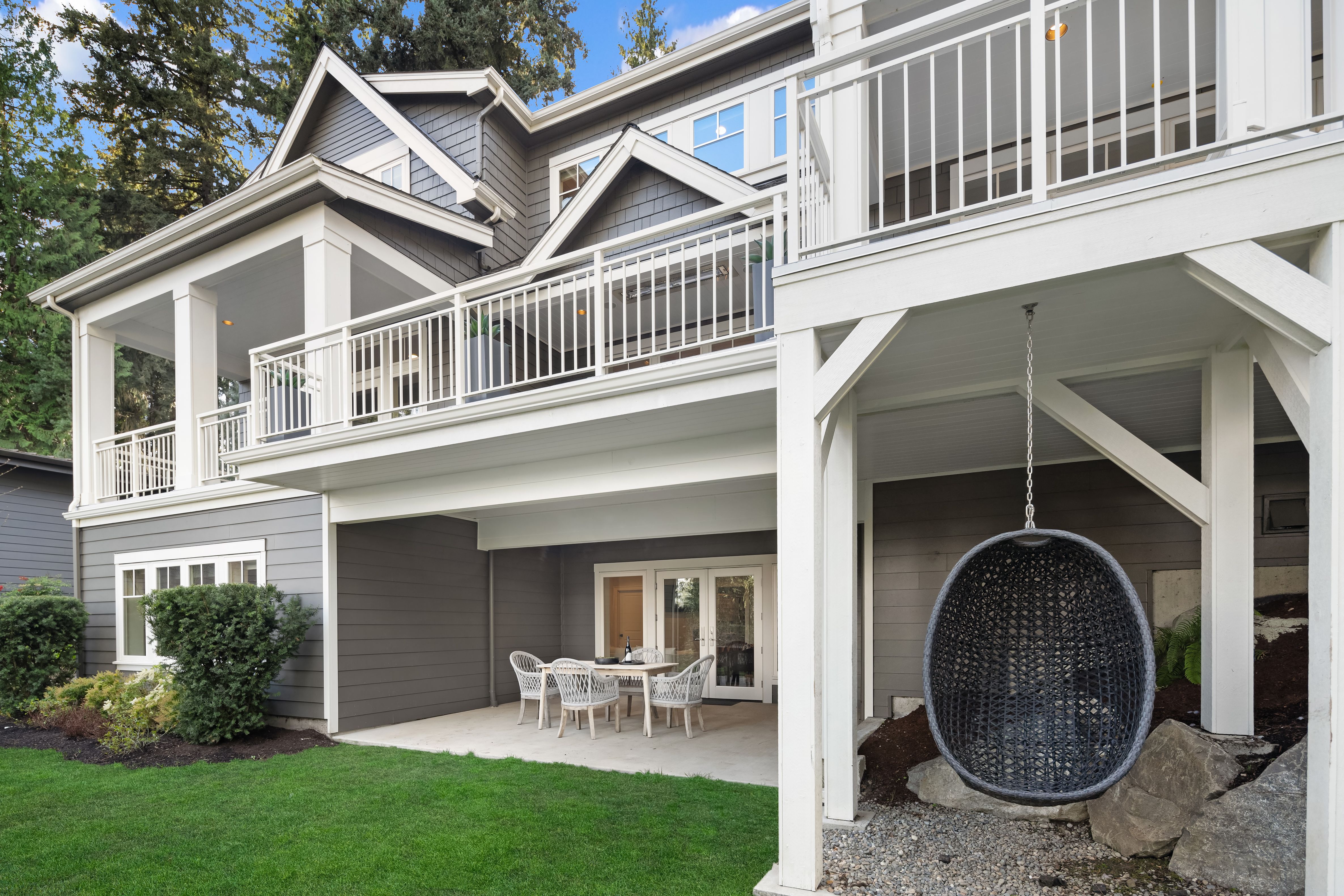 3906 E Mercer Wy 