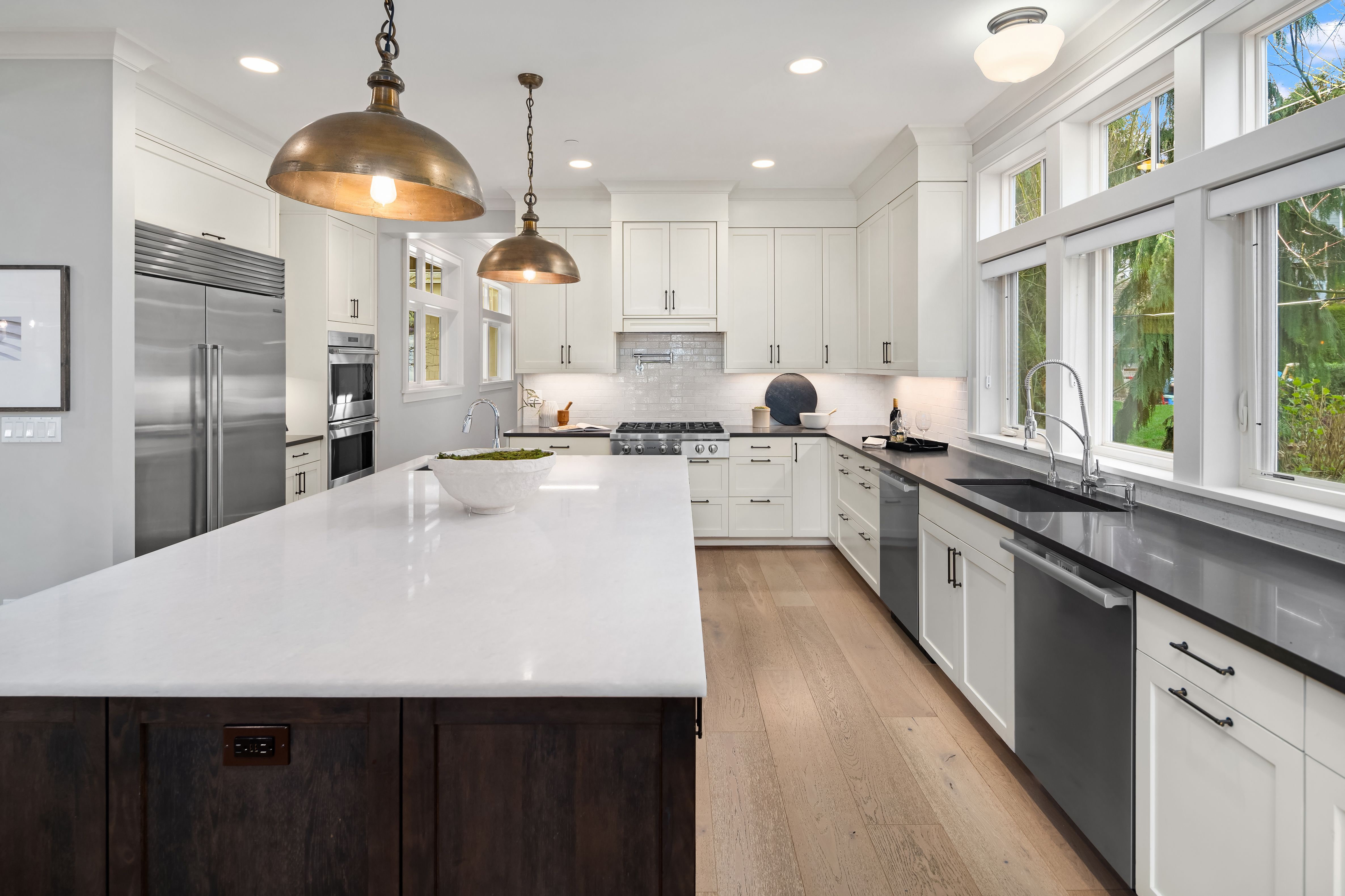 3906 E Mercer Wy 