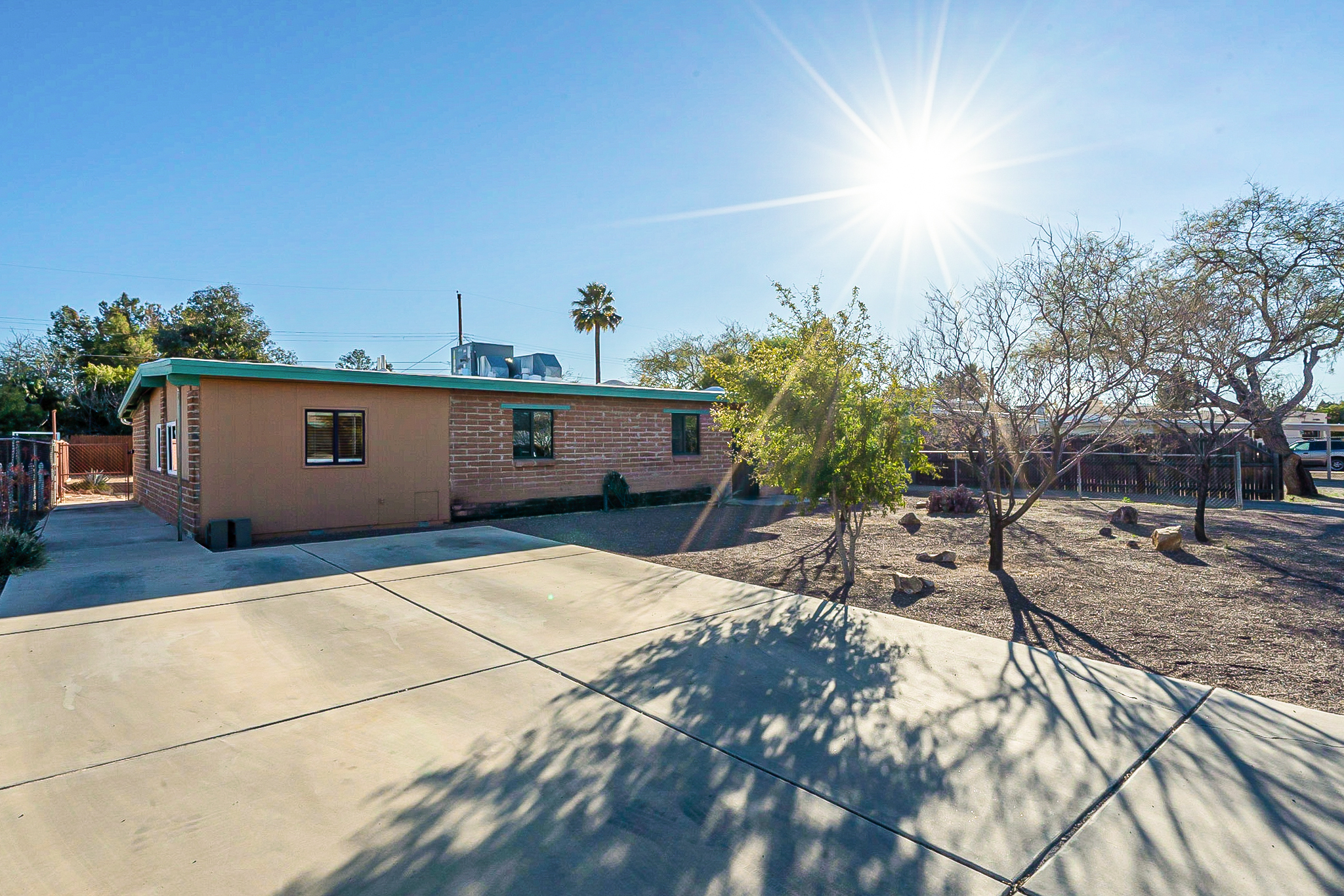 4052 E Santa Barbara Avenue
