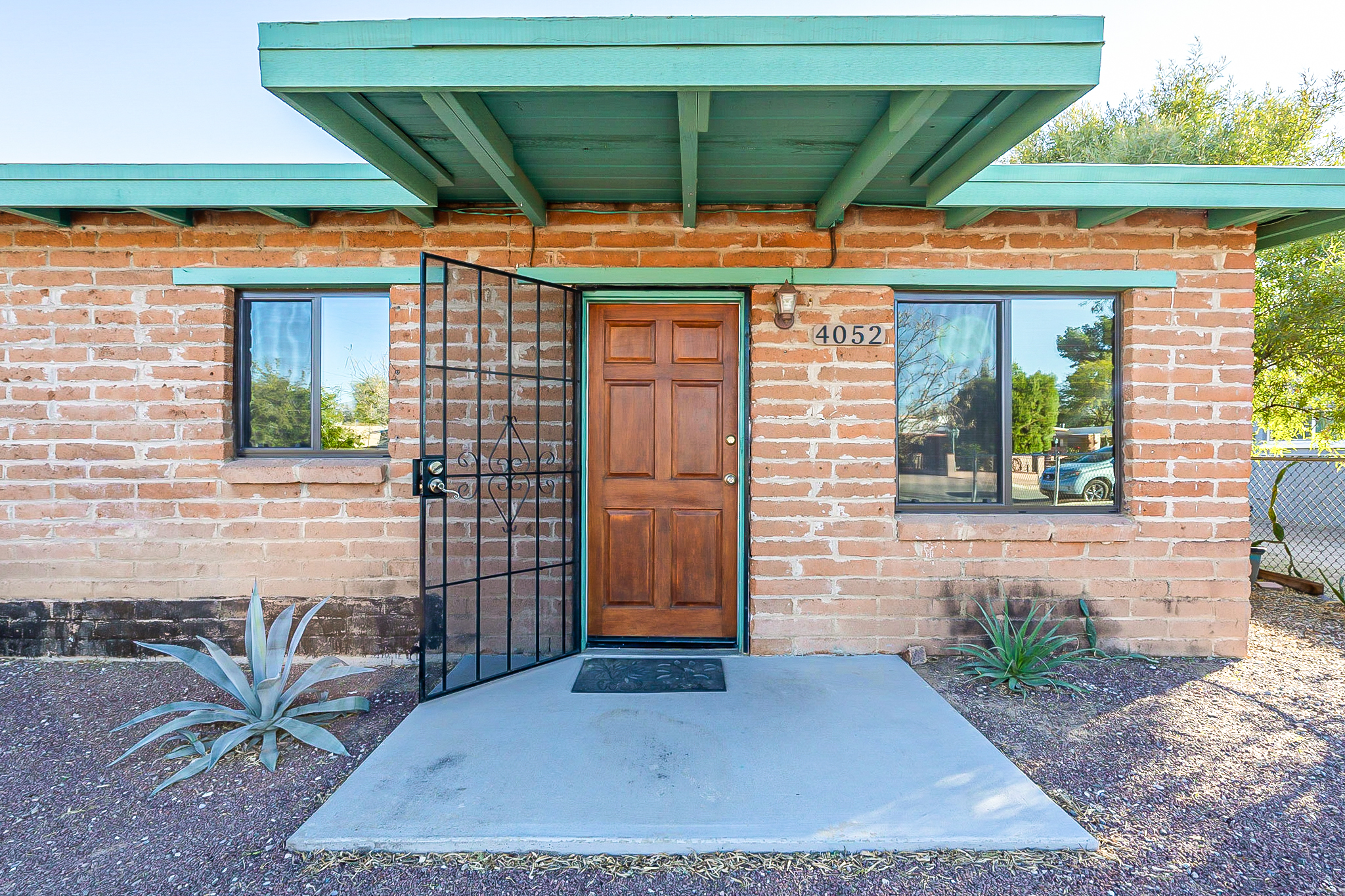 4052 E Santa Barbara Avenue