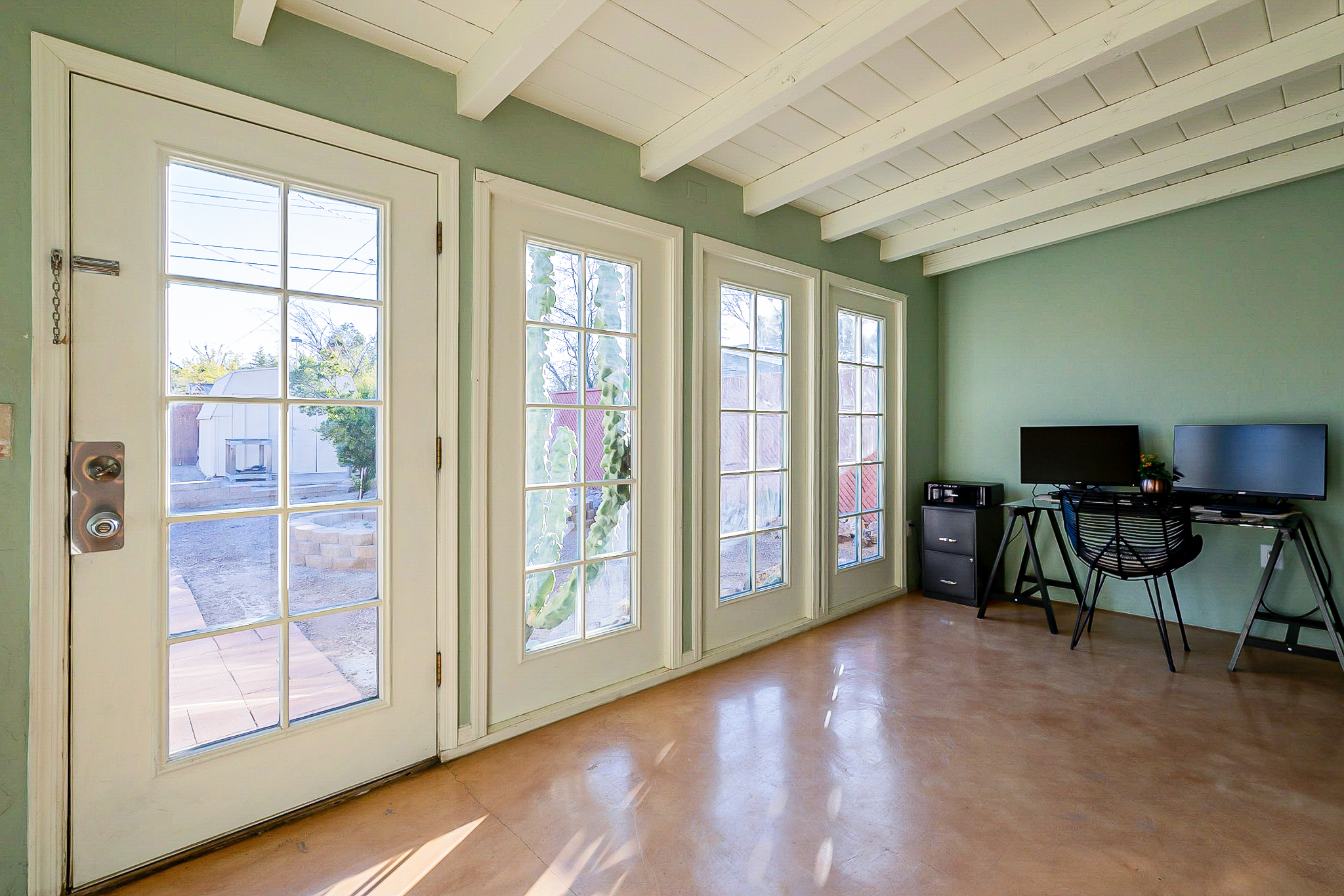 4052 E Santa Barbara Avenue