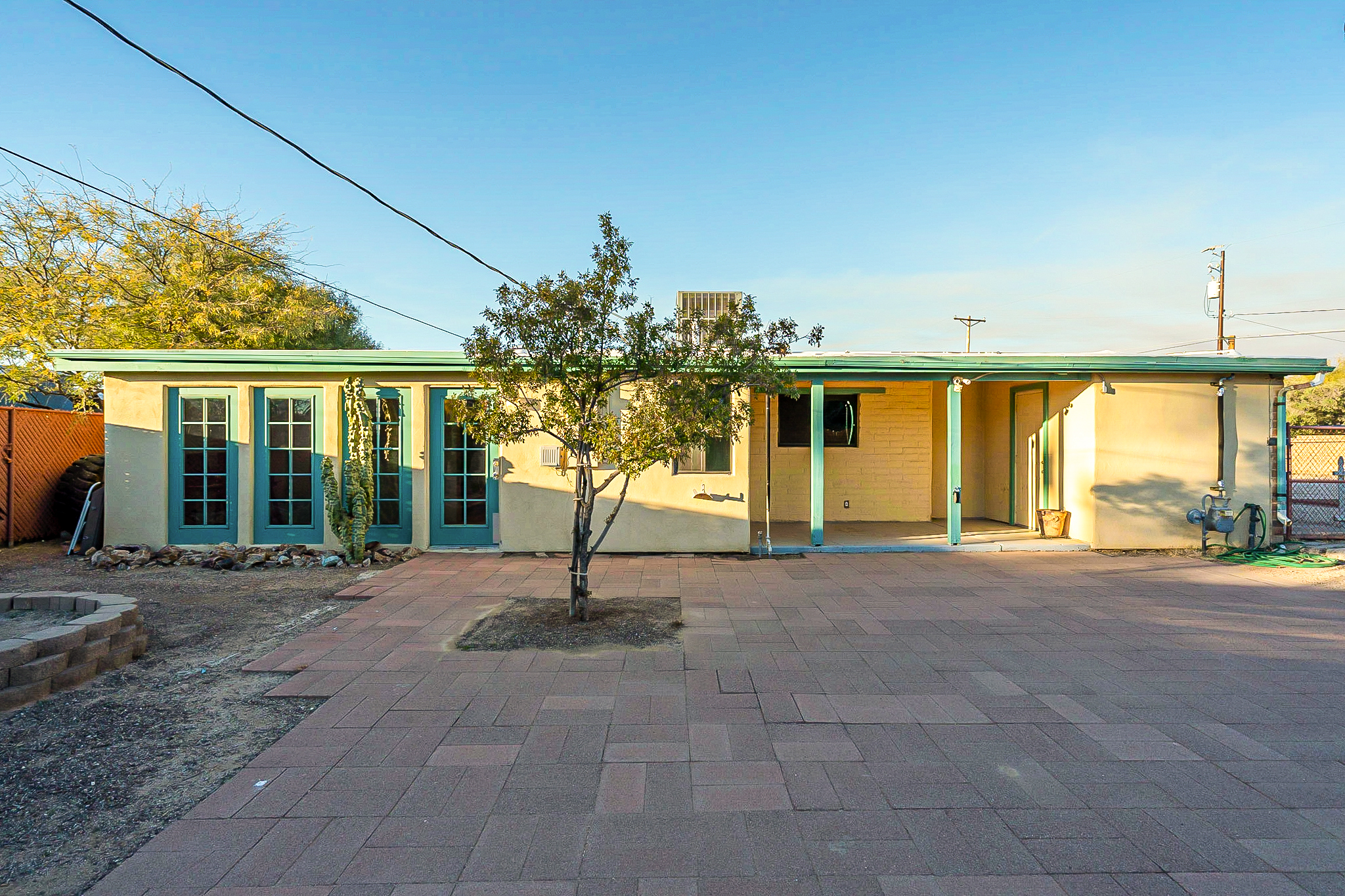 4052 E Santa Barbara Avenue