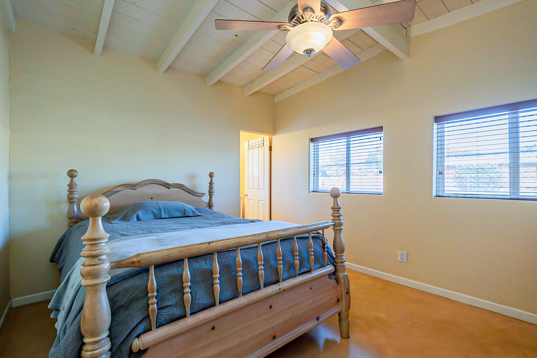 4052 E Santa Barbara Avenue