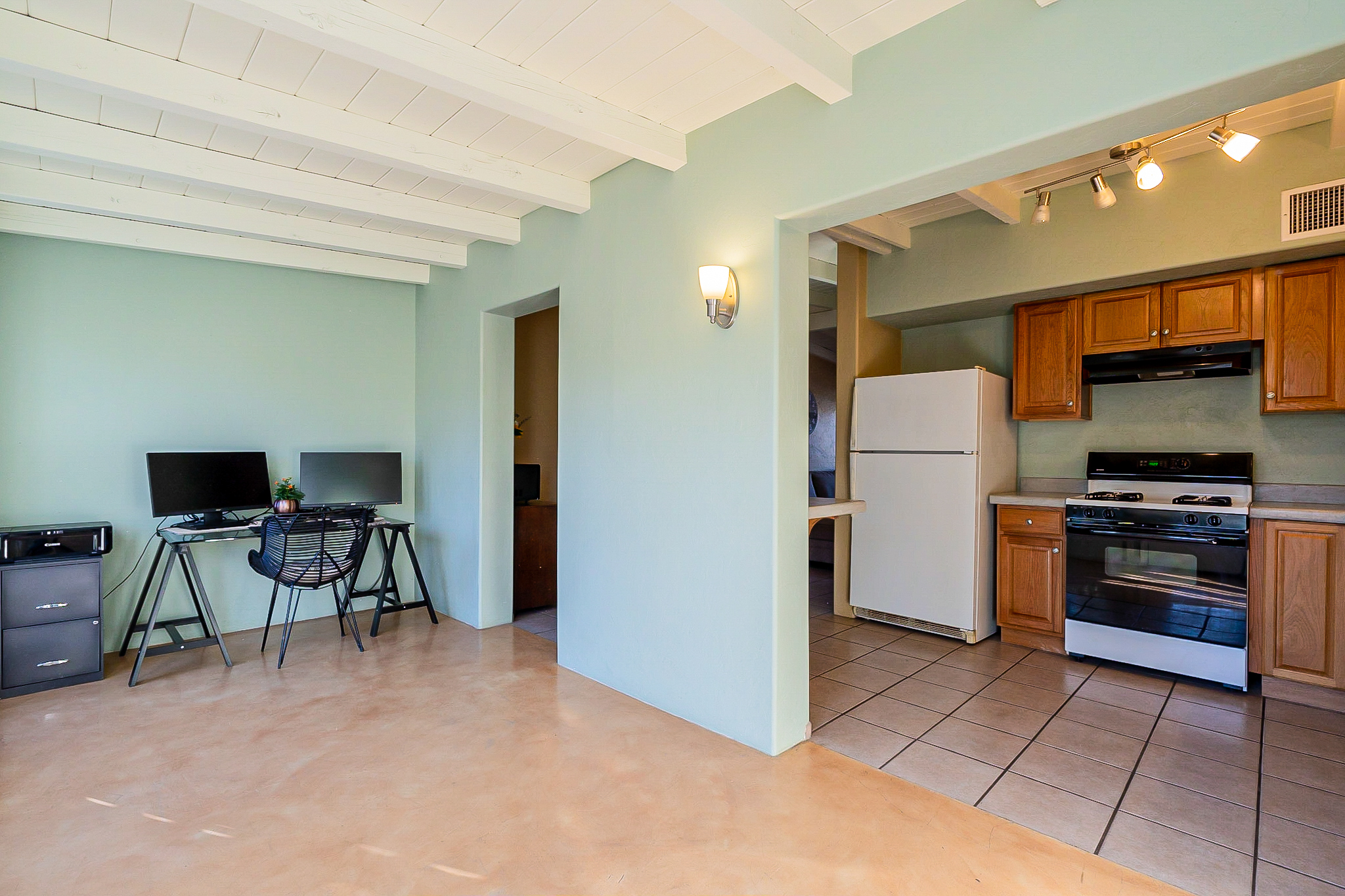 4052 E Santa Barbara Avenue