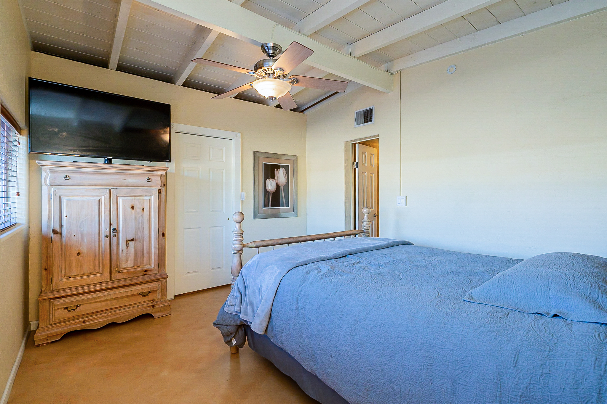 4052 E Santa Barbara Avenue