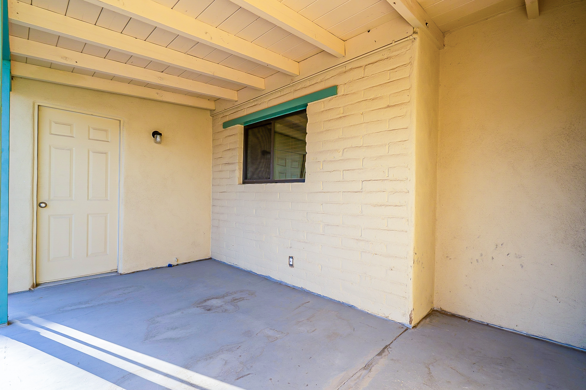 4052 E Santa Barbara Avenue