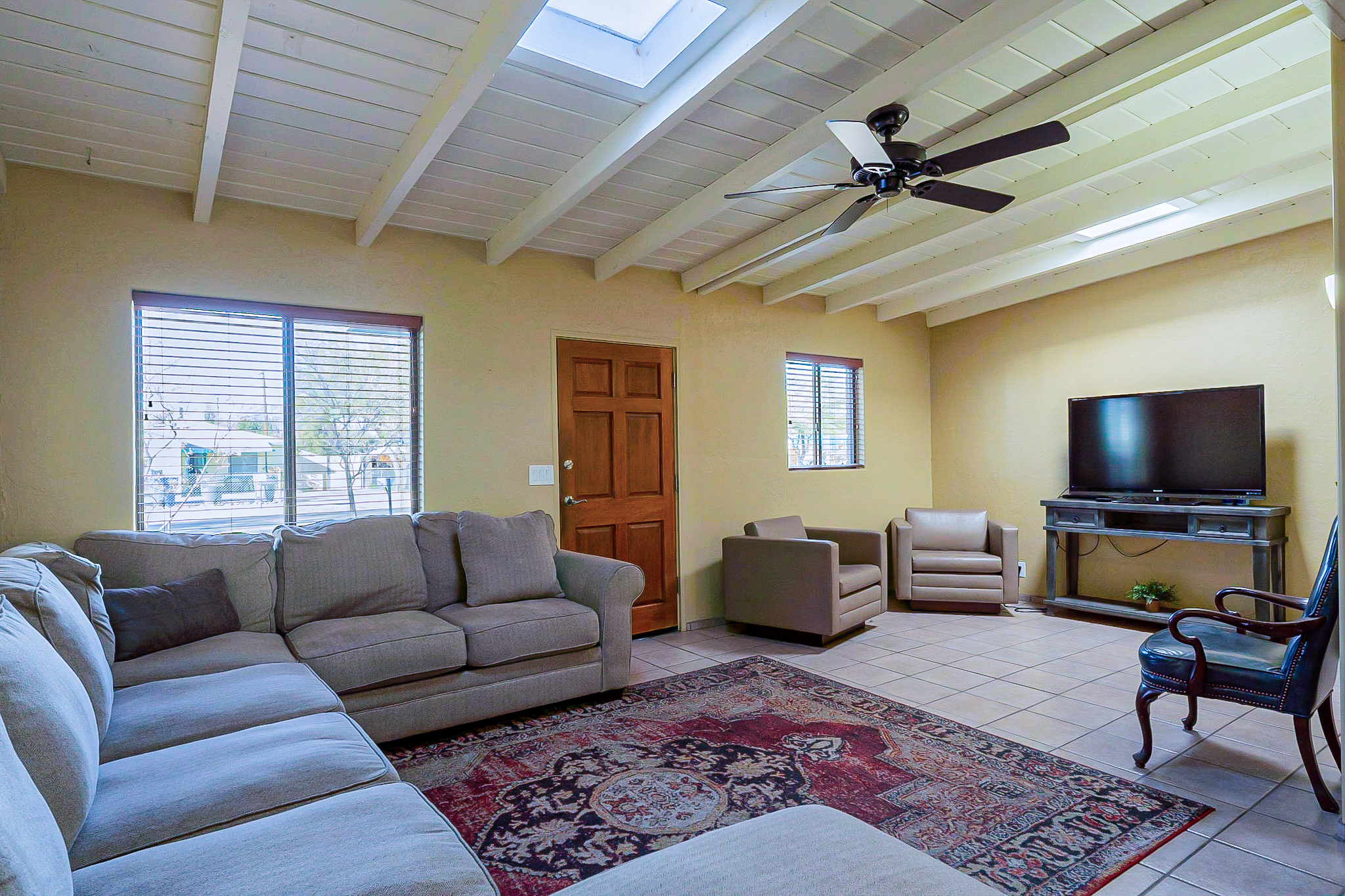 4052 E Santa Barbara Avenue