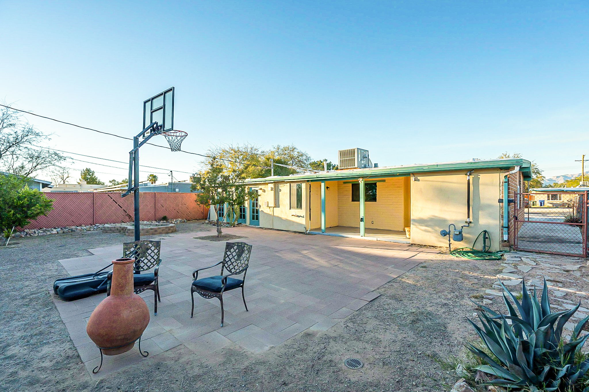 4052 E Santa Barbara Avenue
