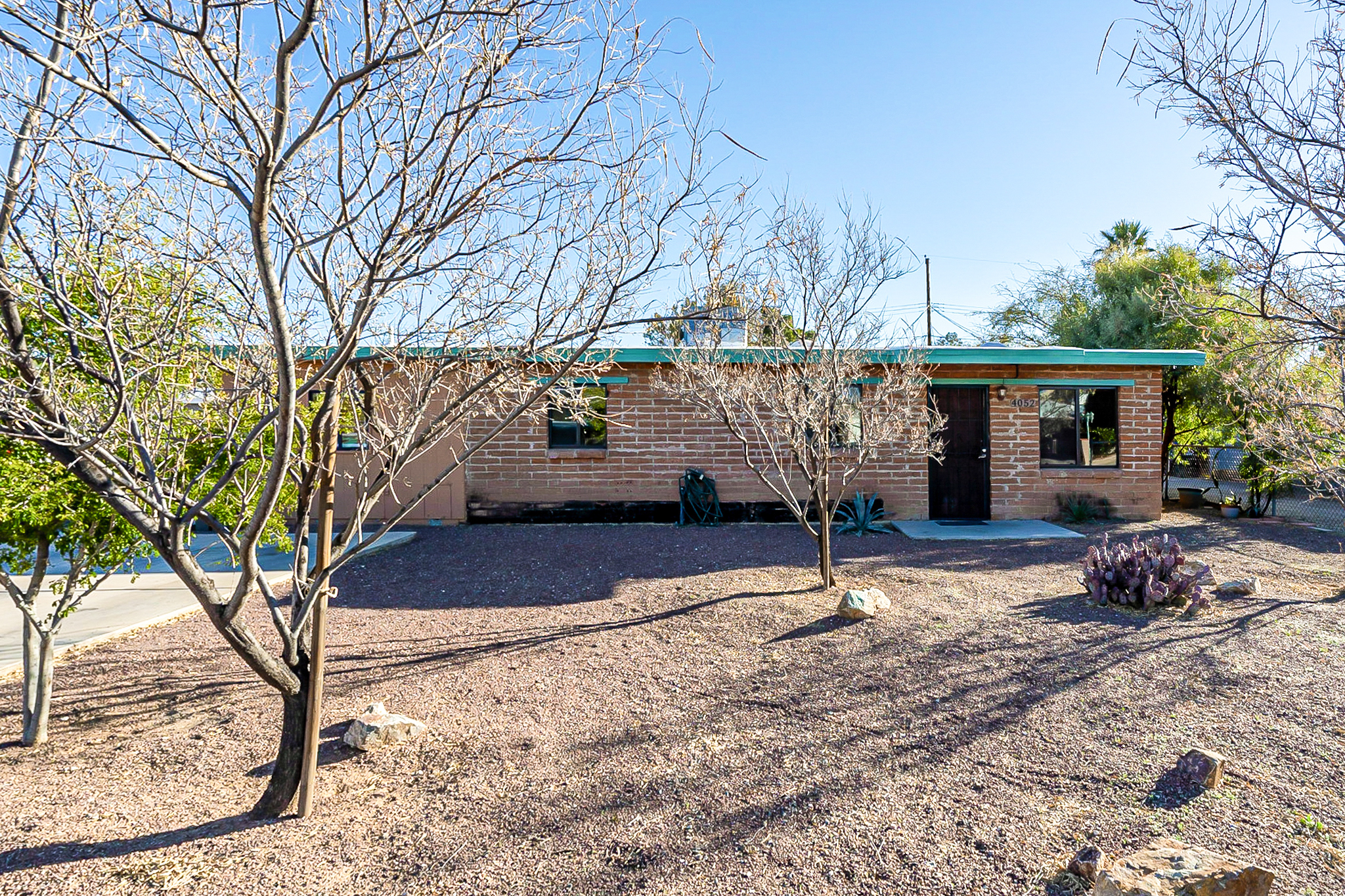 4052 E Santa Barbara Avenue
