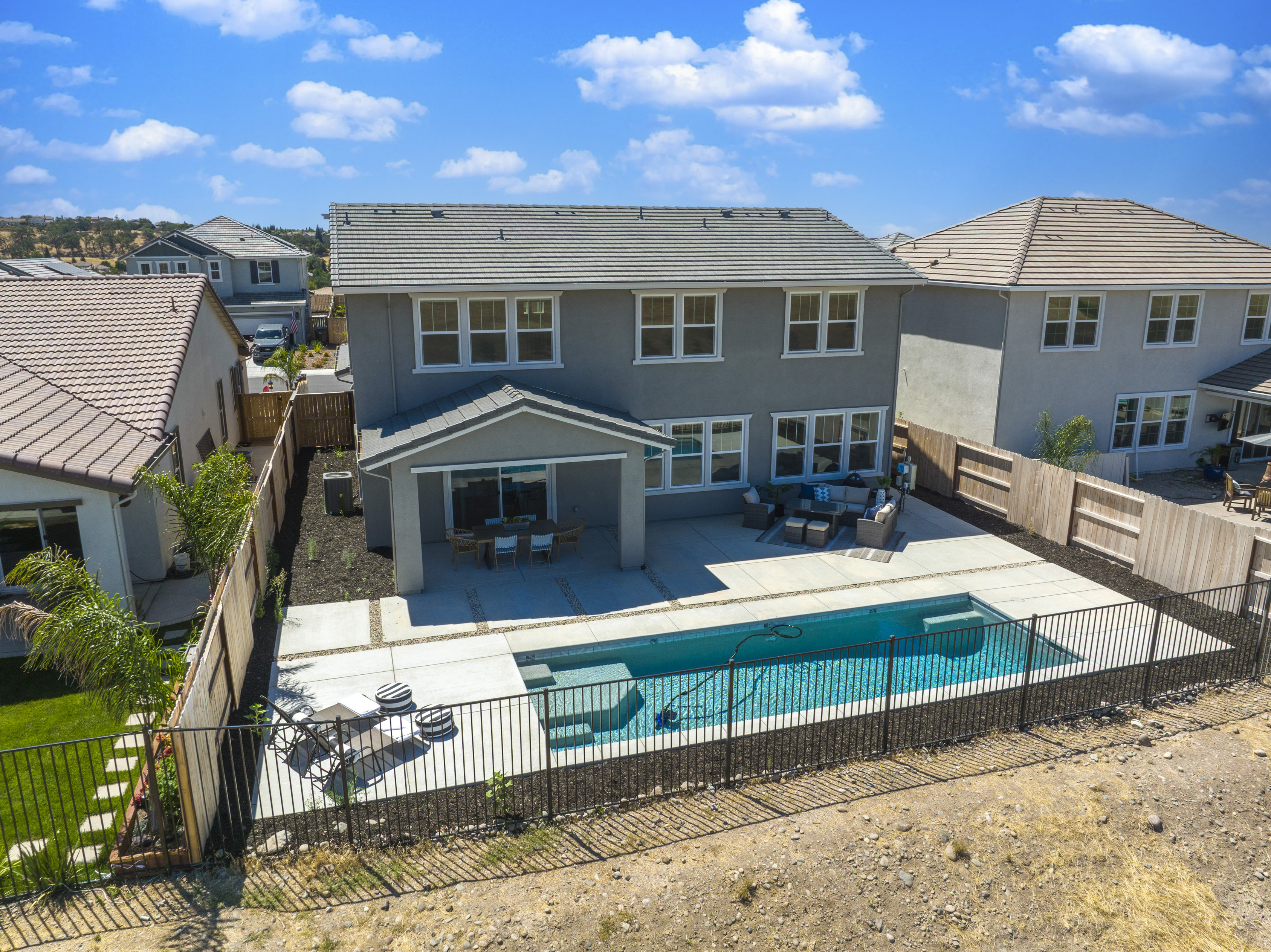 2984 Ridgecrest Dr