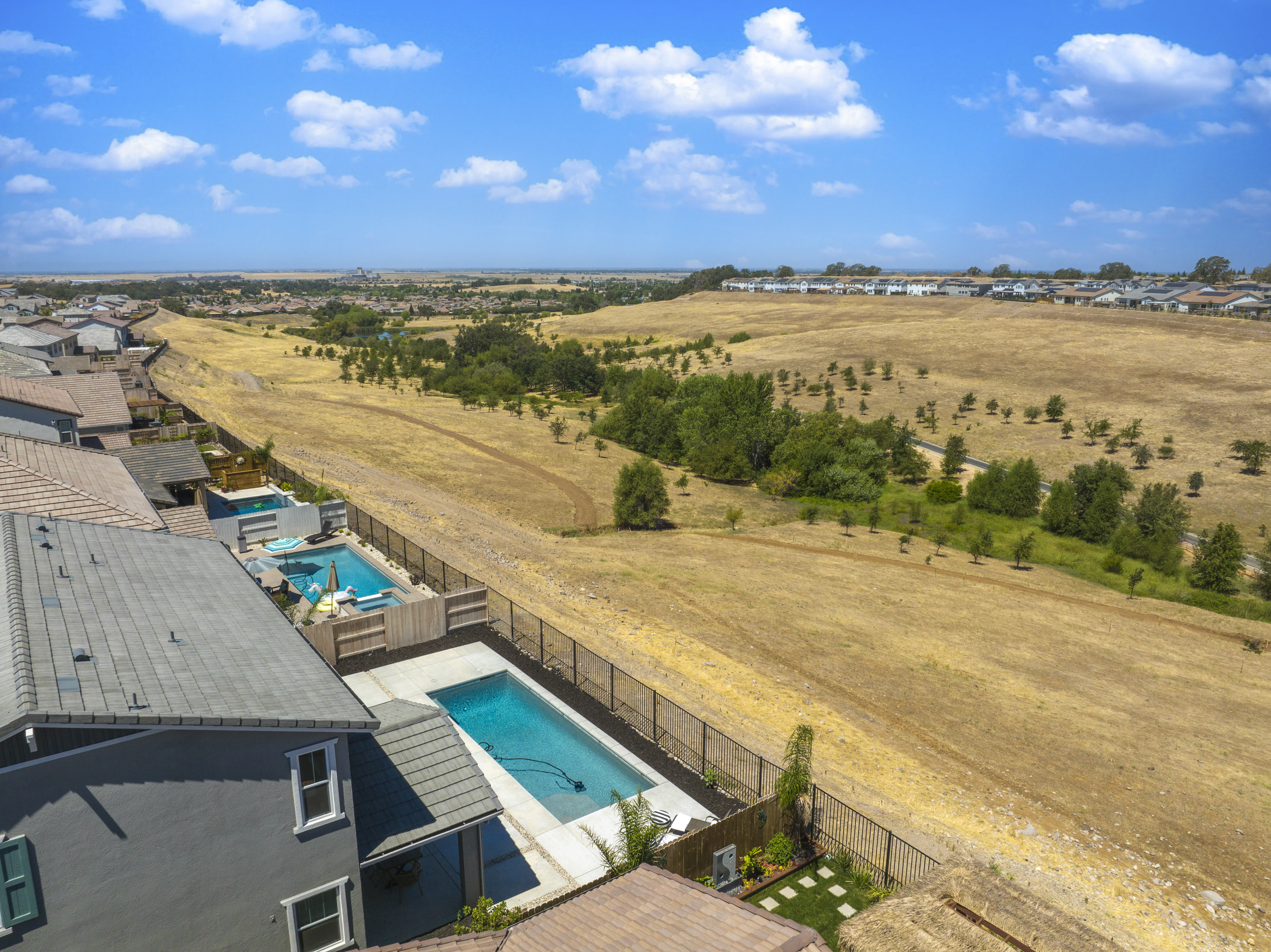 2984 Ridgecrest Dr