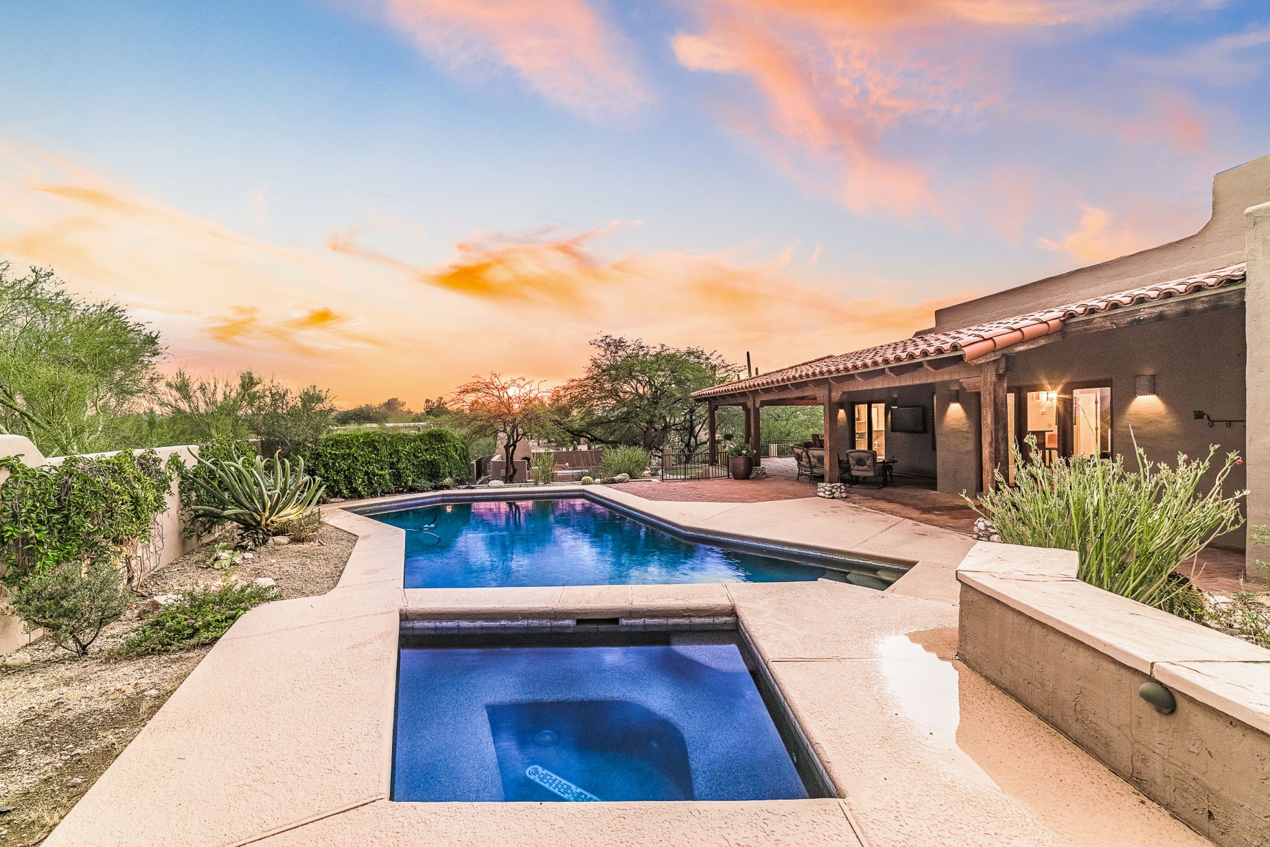 5757 North Camino de la Sombra