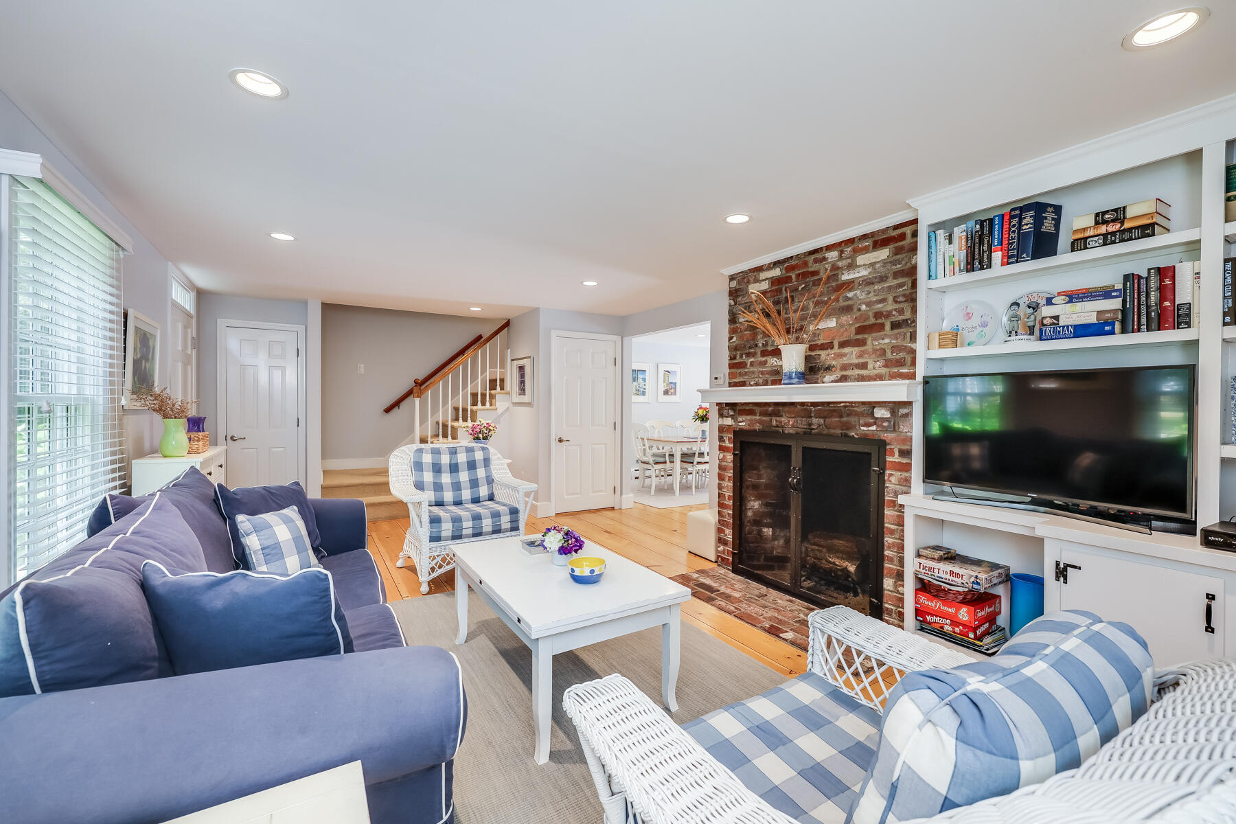 5 Robert Road 