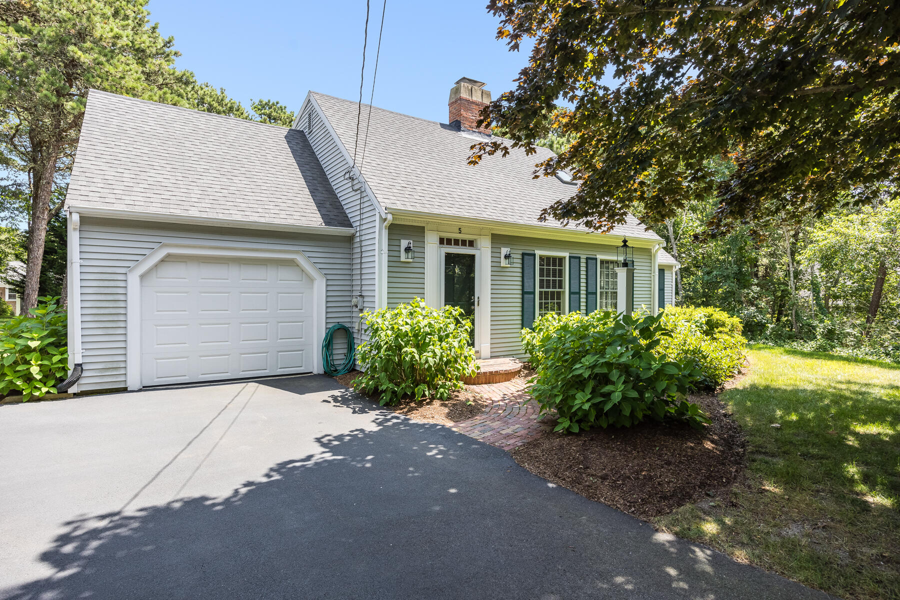 5 Robert Road 