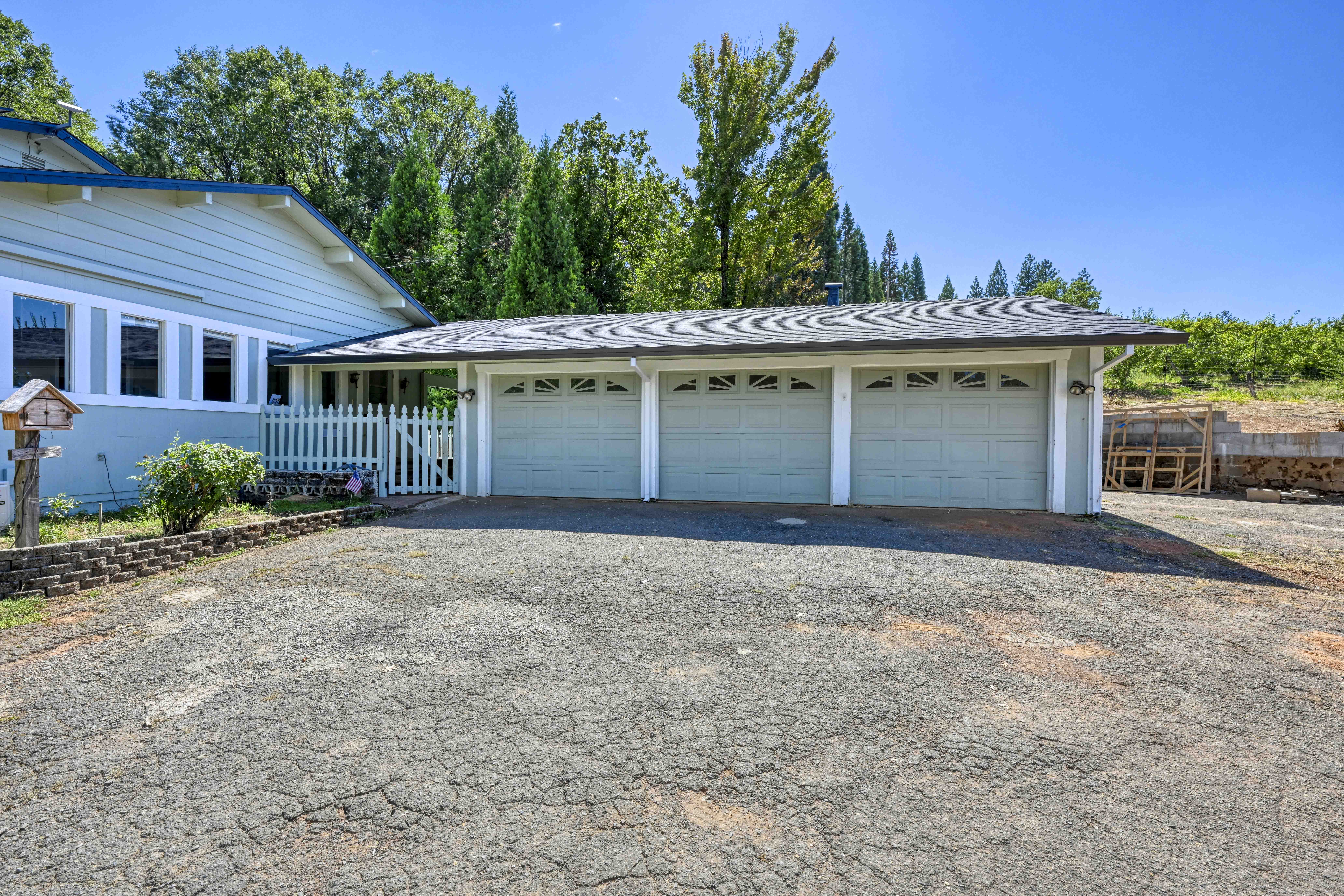 4344 Bumble Bee Lane 