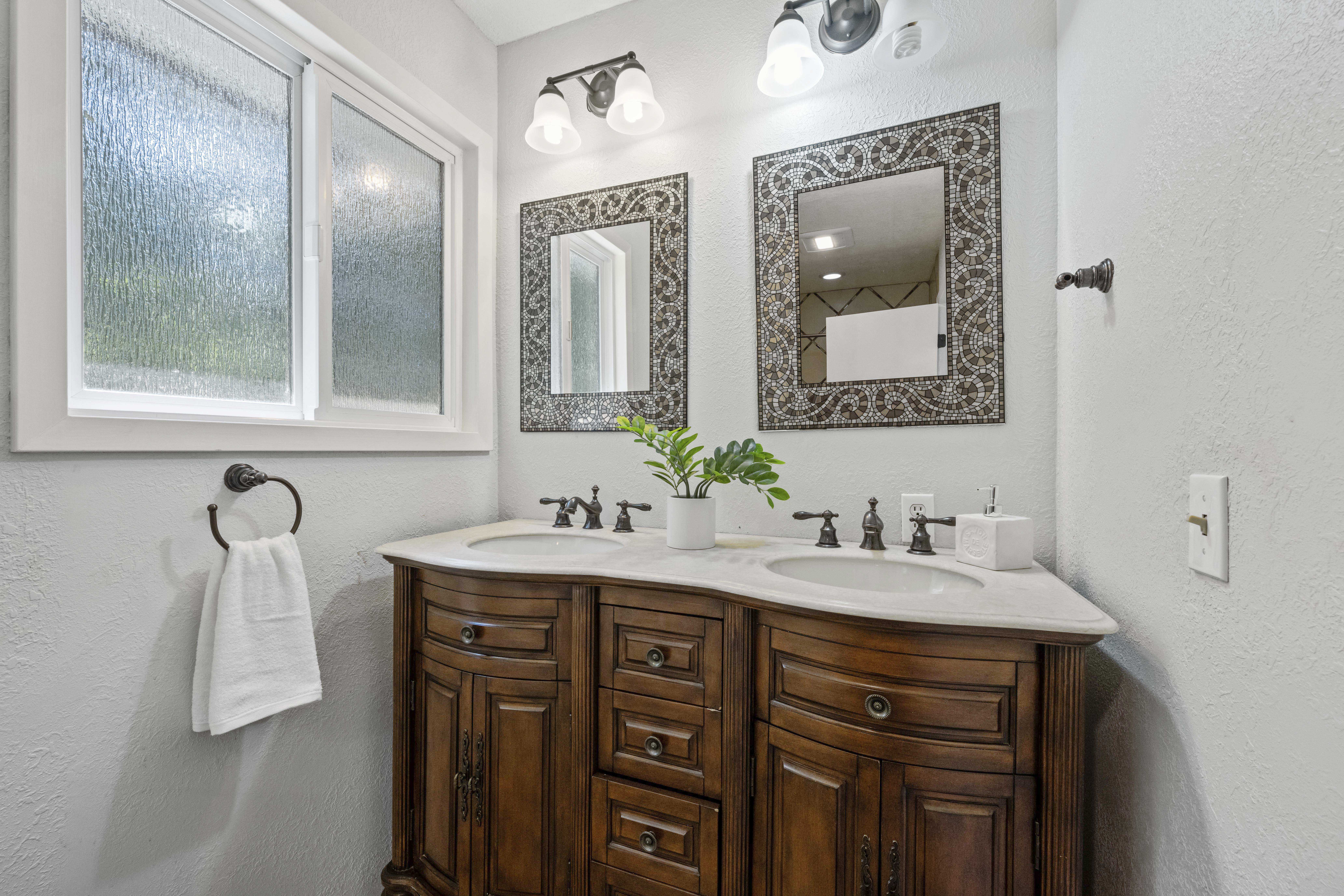 4344 Bumble Bee Lane 