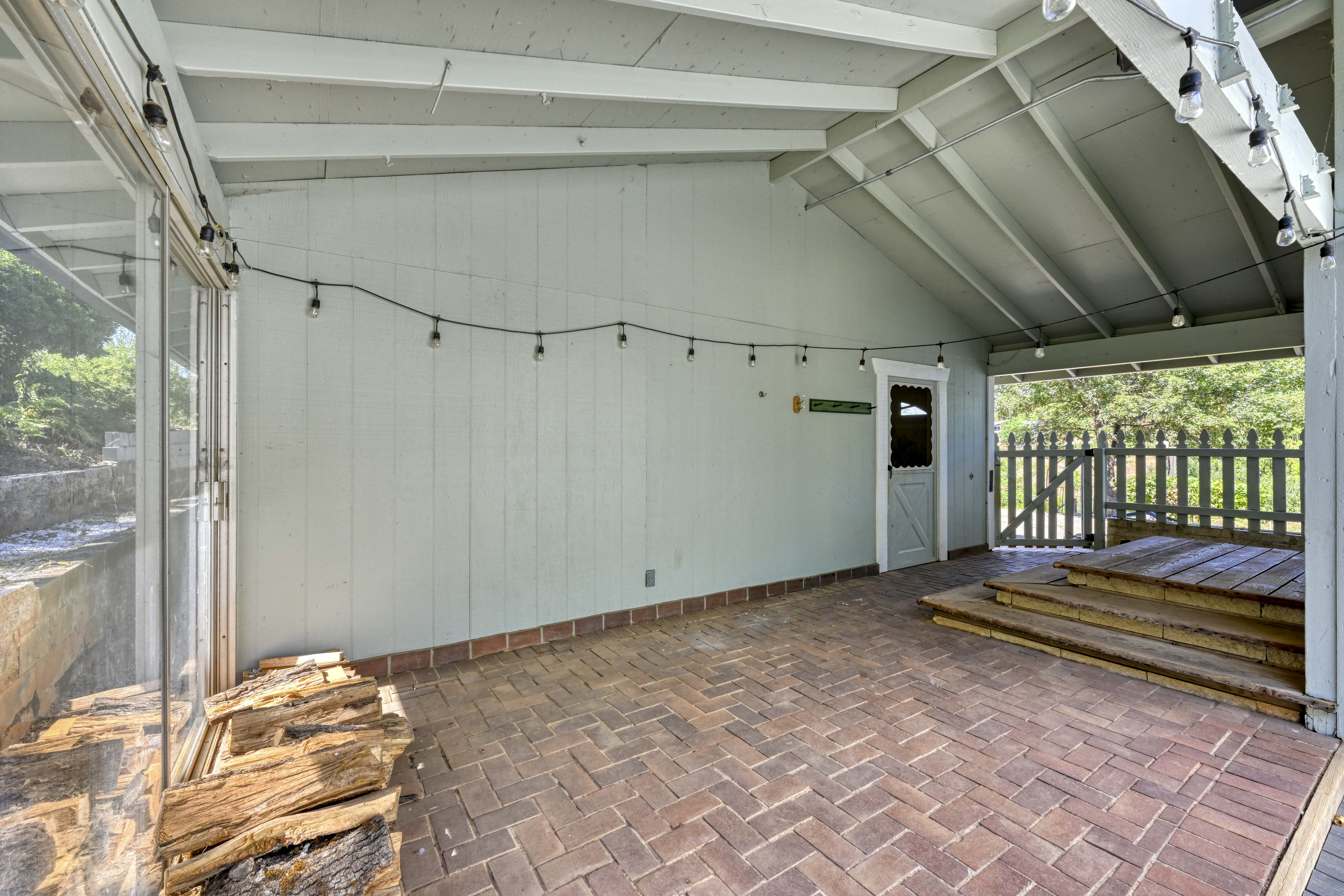 4344 Bumble Bee Lane 