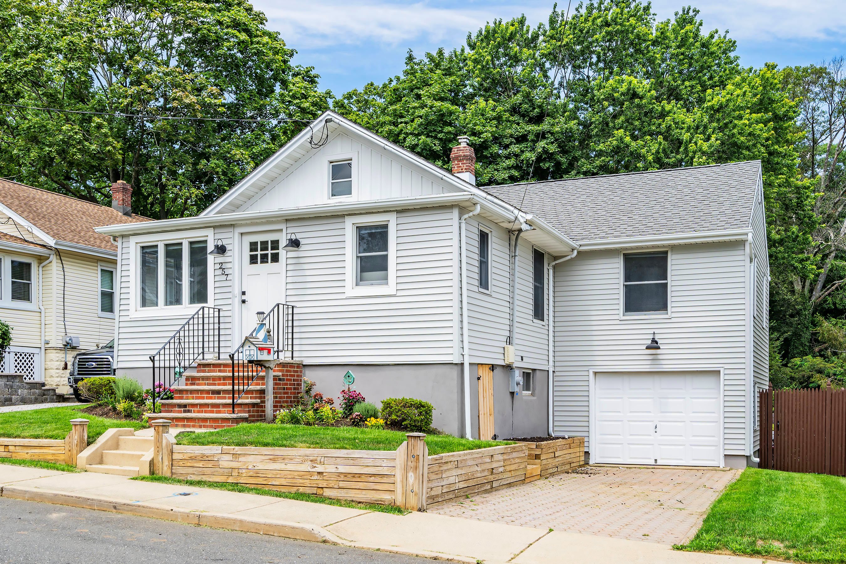 257 Third St