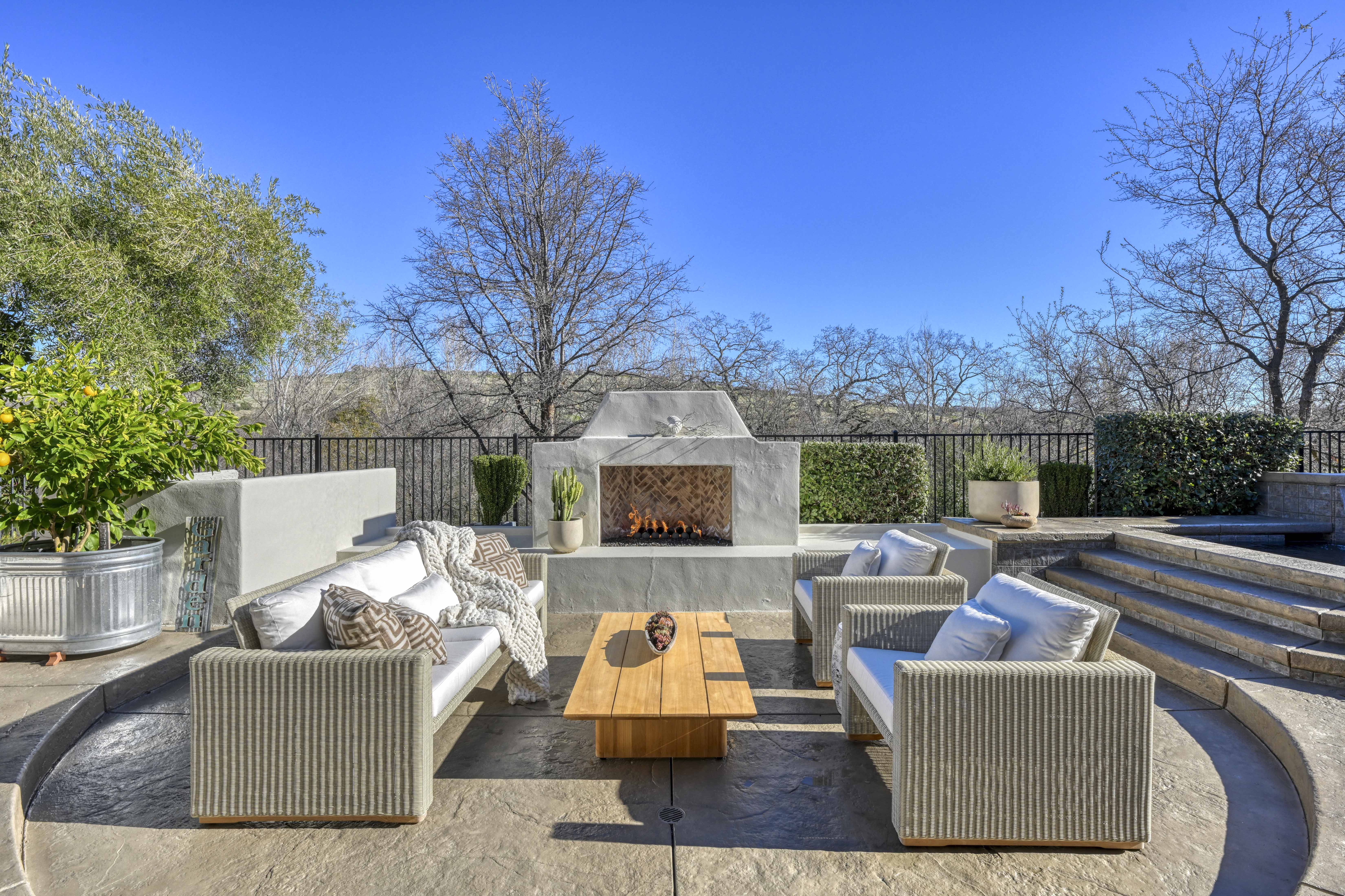 5045 Mertola Drive 
