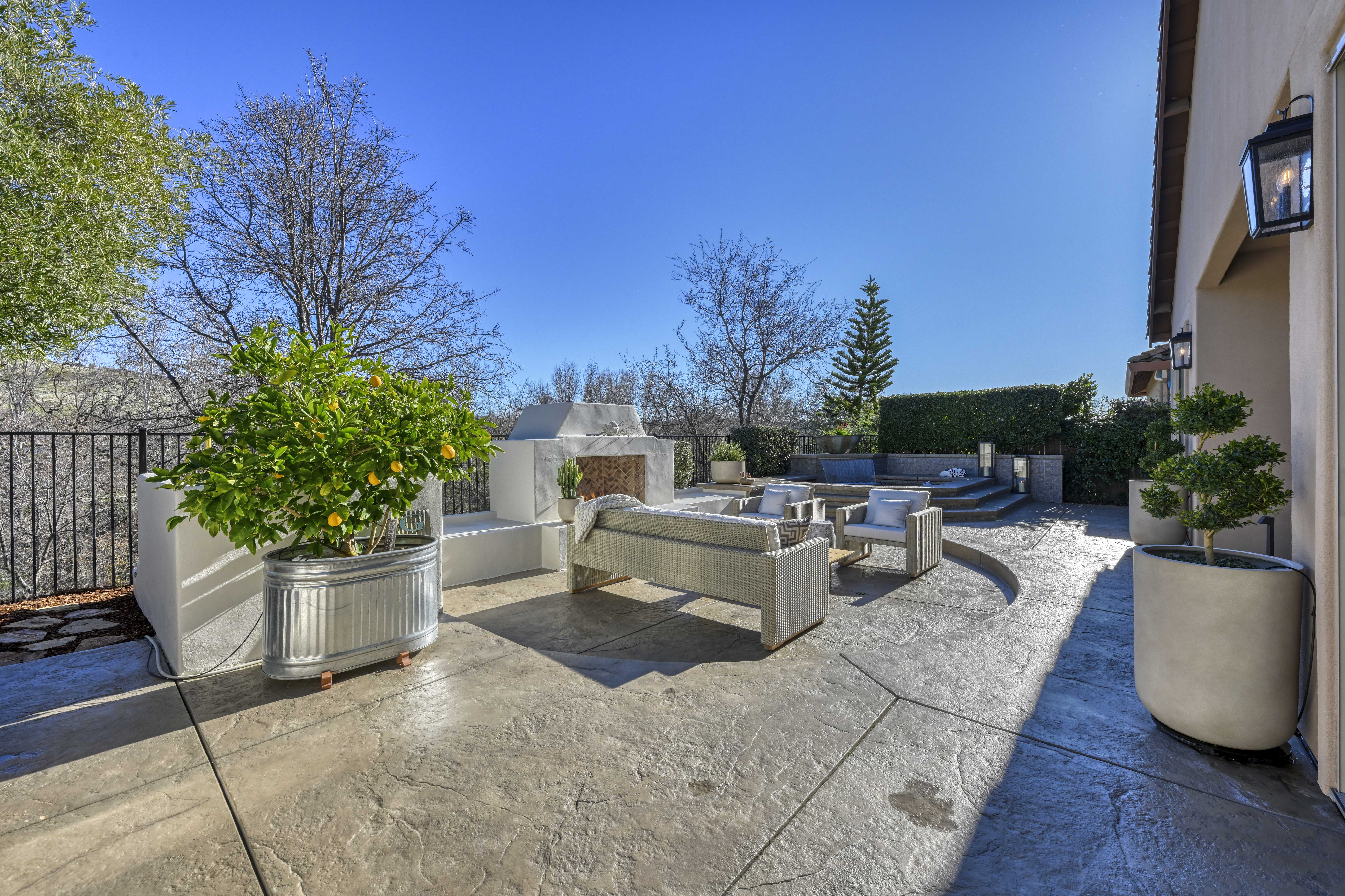 5045 Mertola Drive 