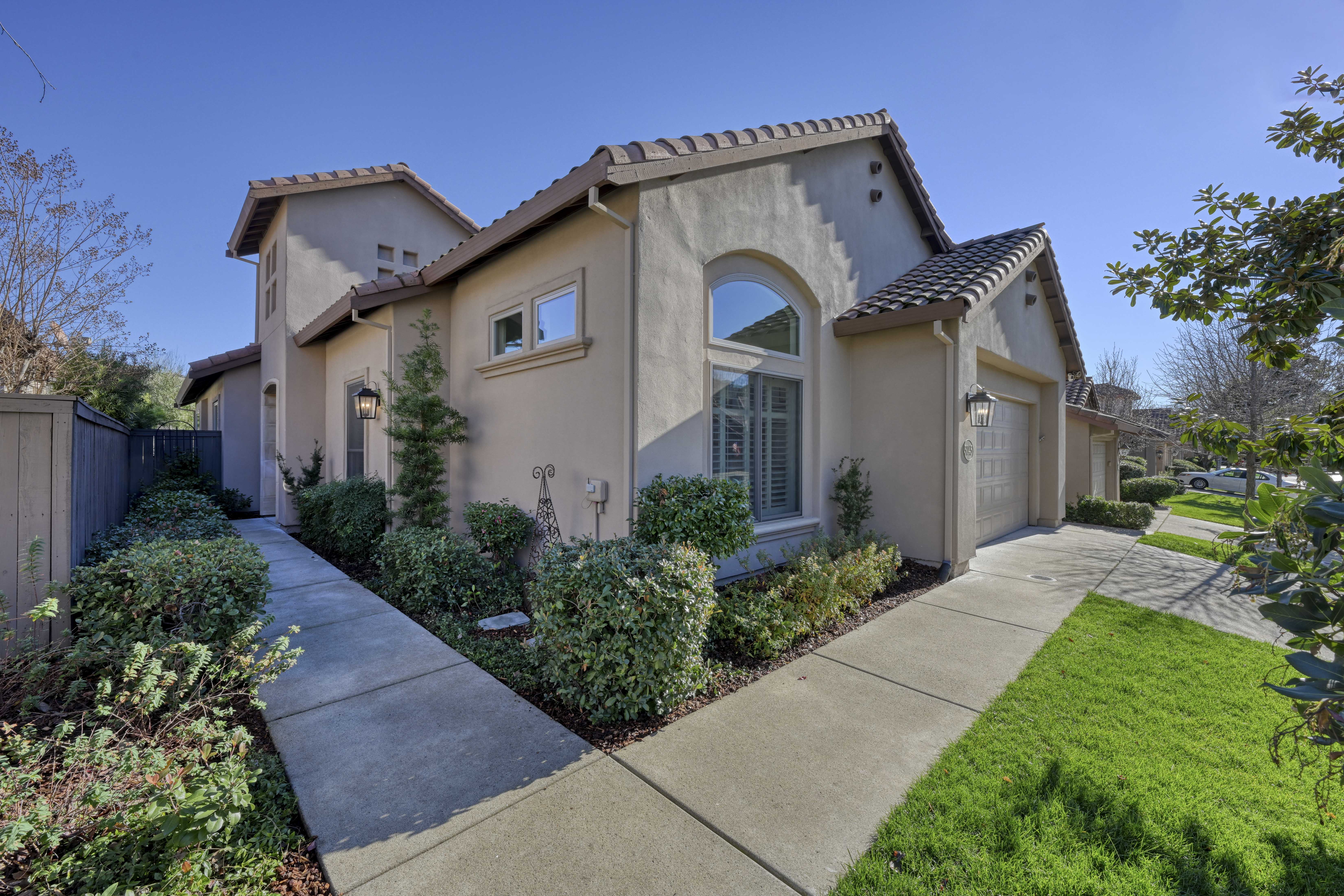 5045 Mertola Drive 