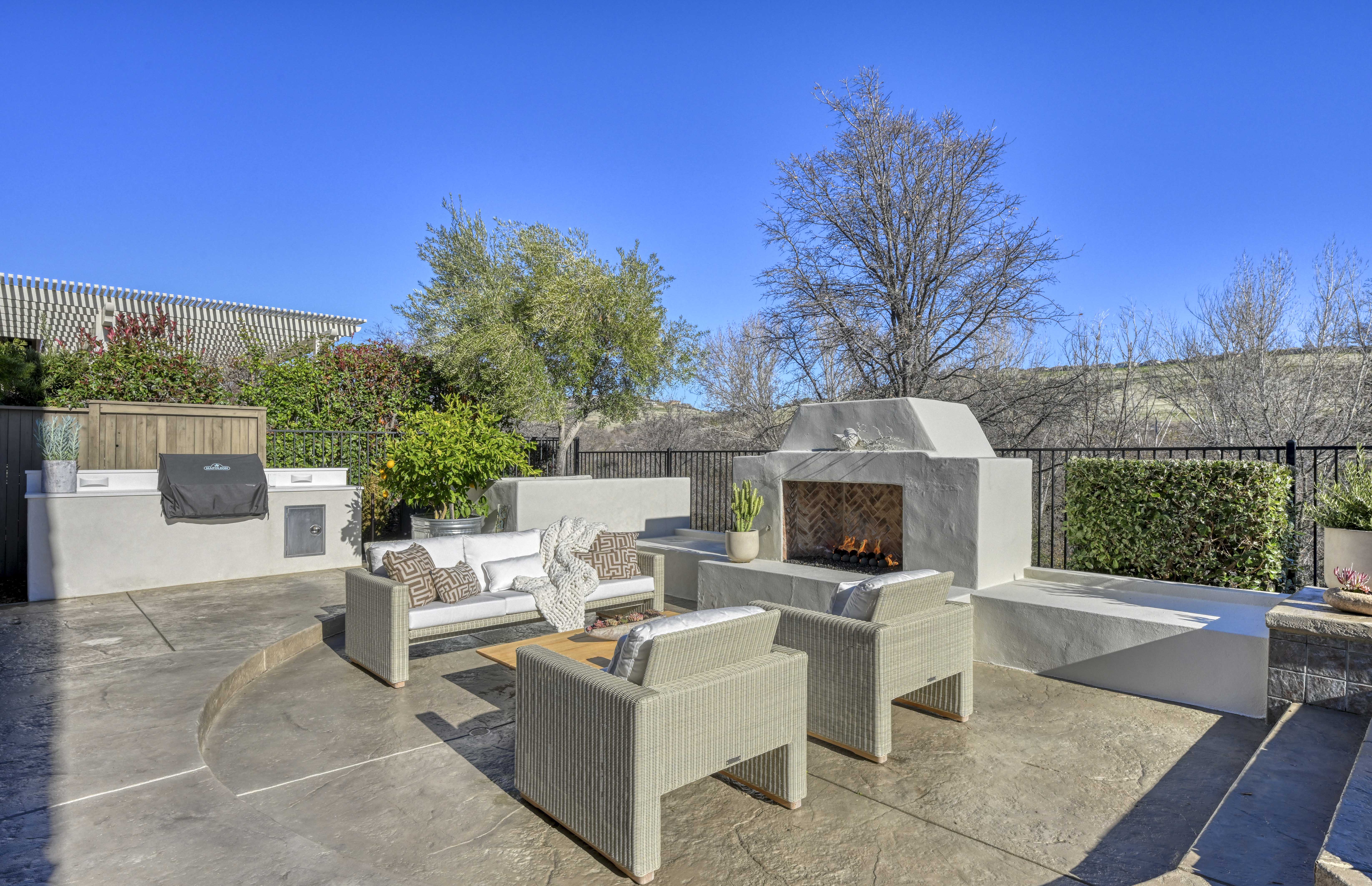 5045 Mertola Drive 