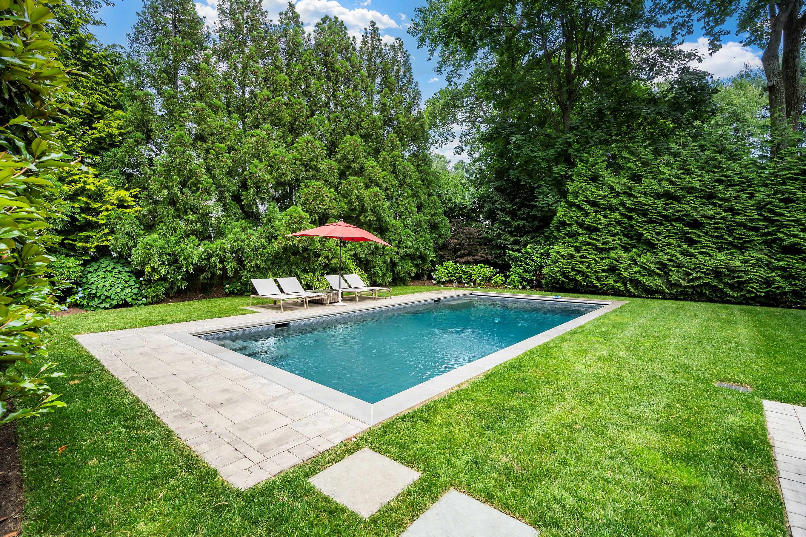 33 S Woodland Dr