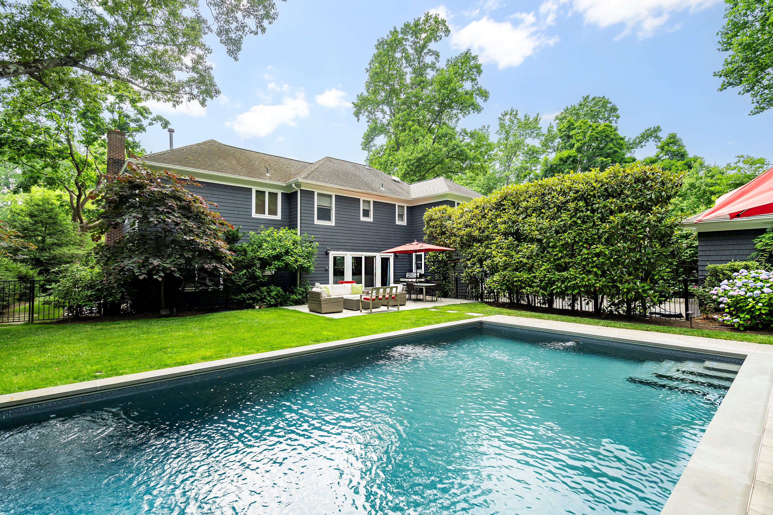 33 S Woodland Dr