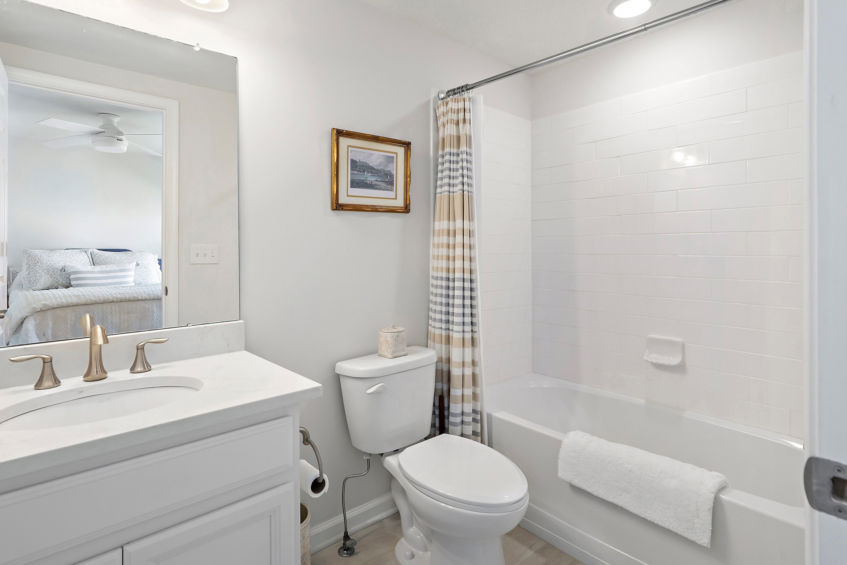 4 Halfmoon Ct