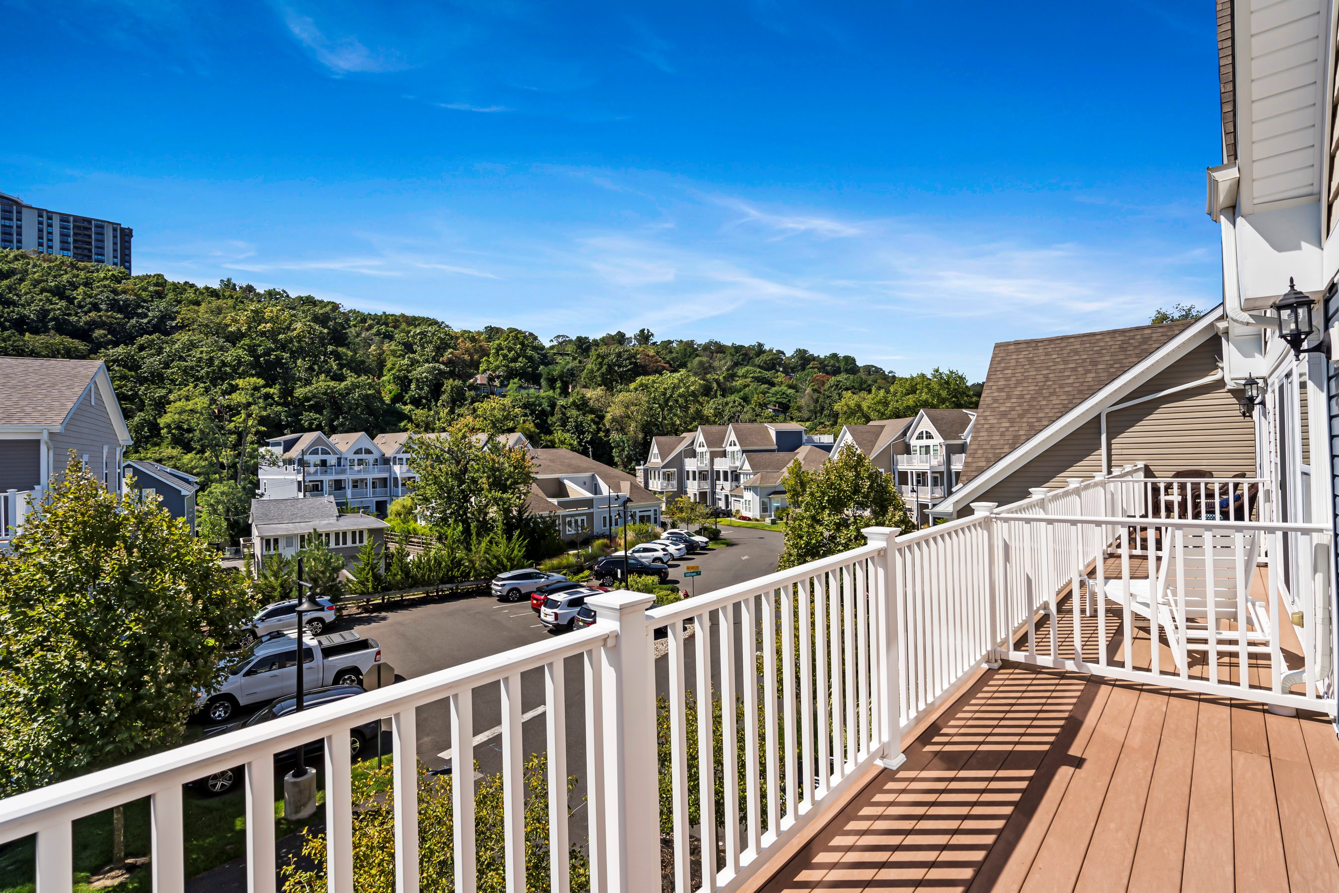 4 Halfmoon Ct