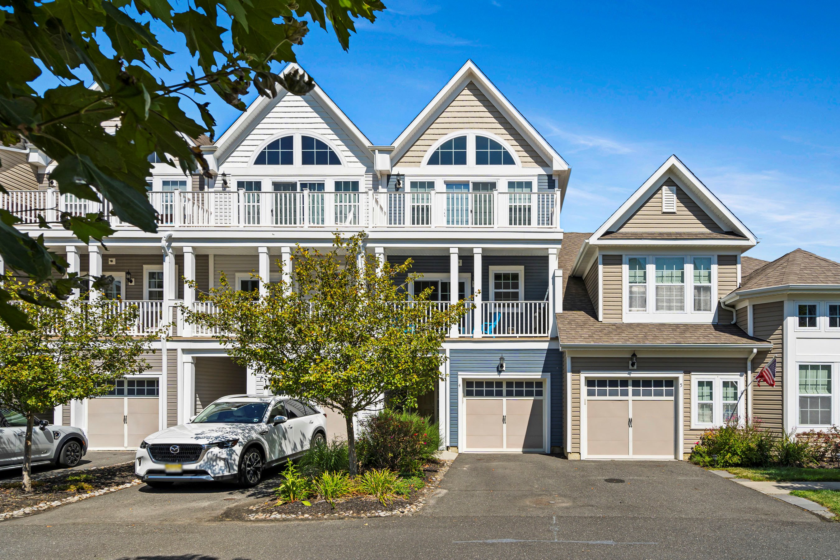 4 Halfmoon Ct