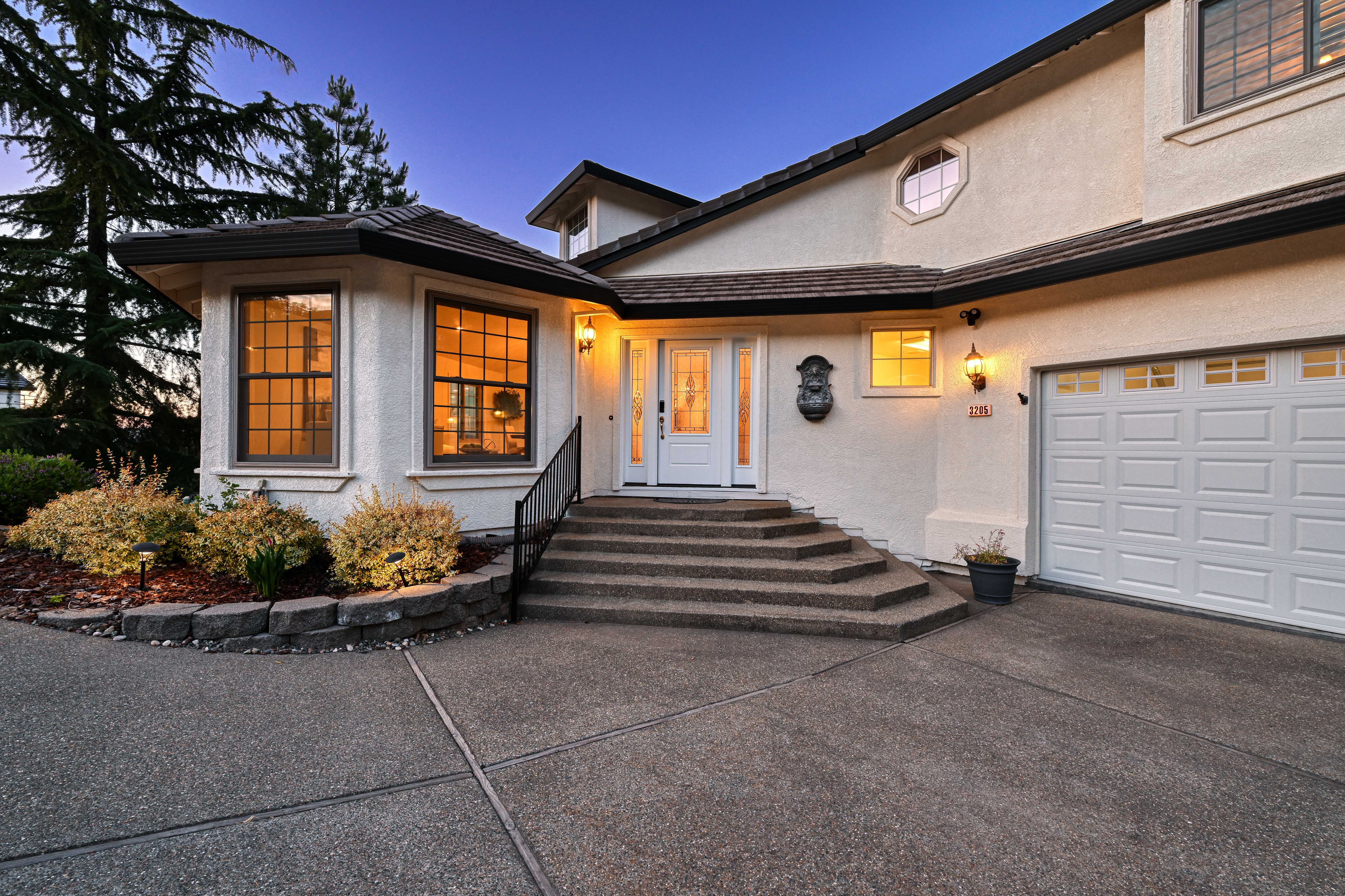 3205 Warren Lane 