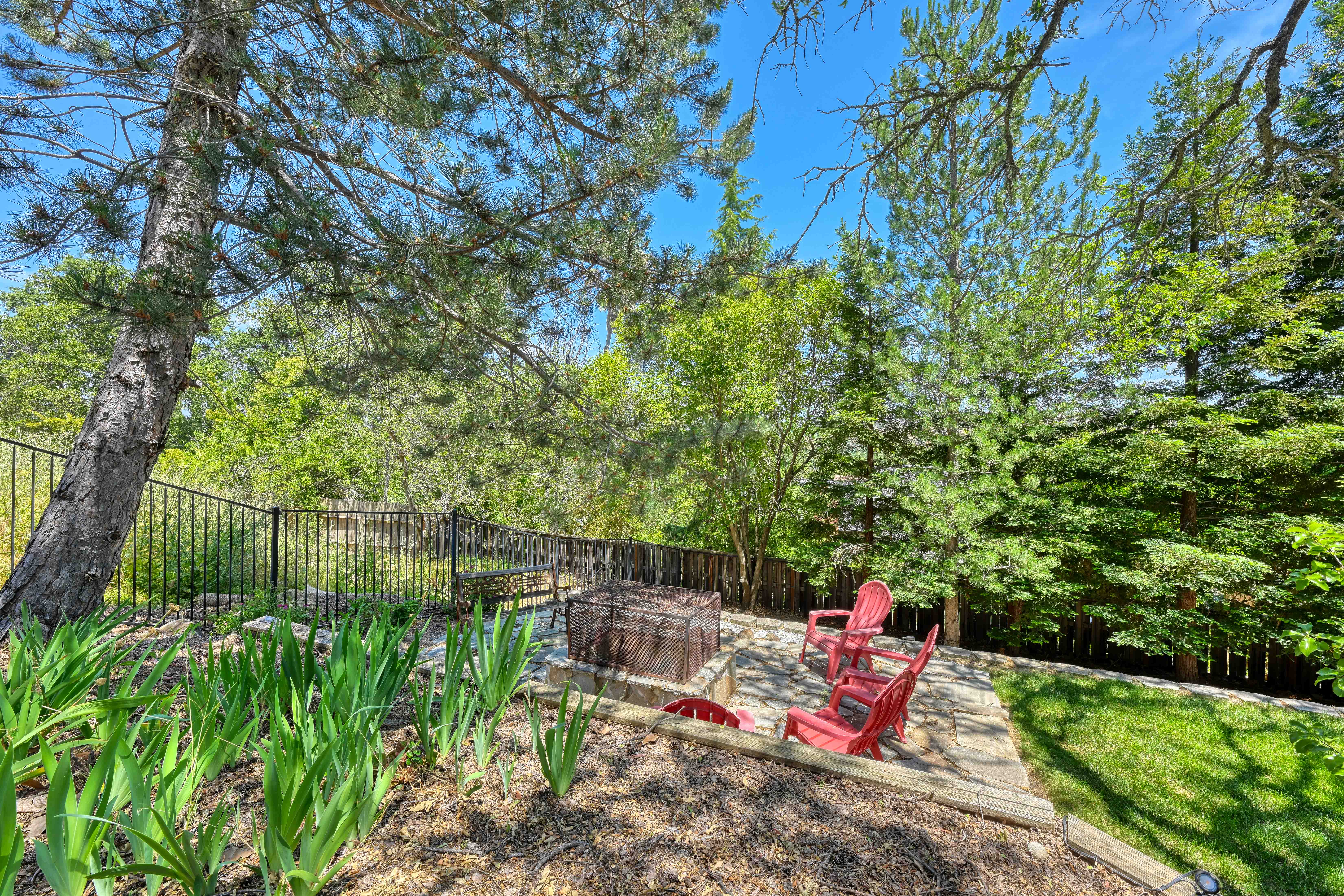 3205 Warren Lane 