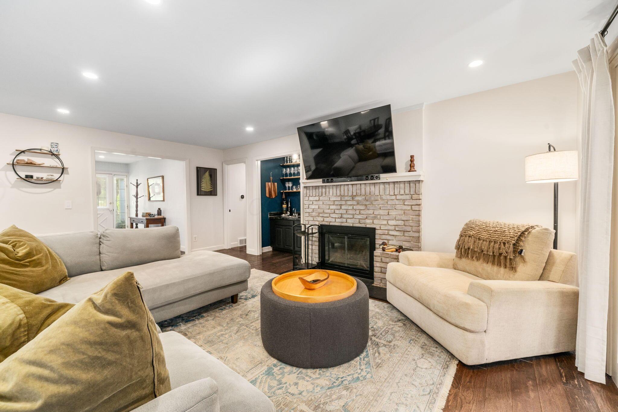 3715 Henderson Road