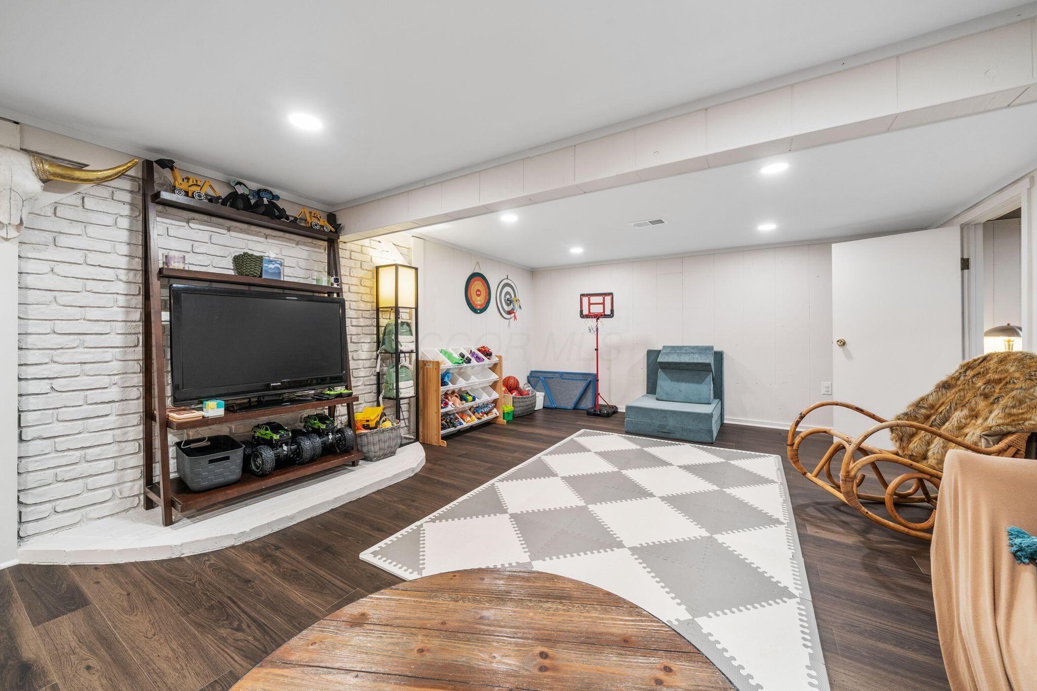 3715 Henderson Road
