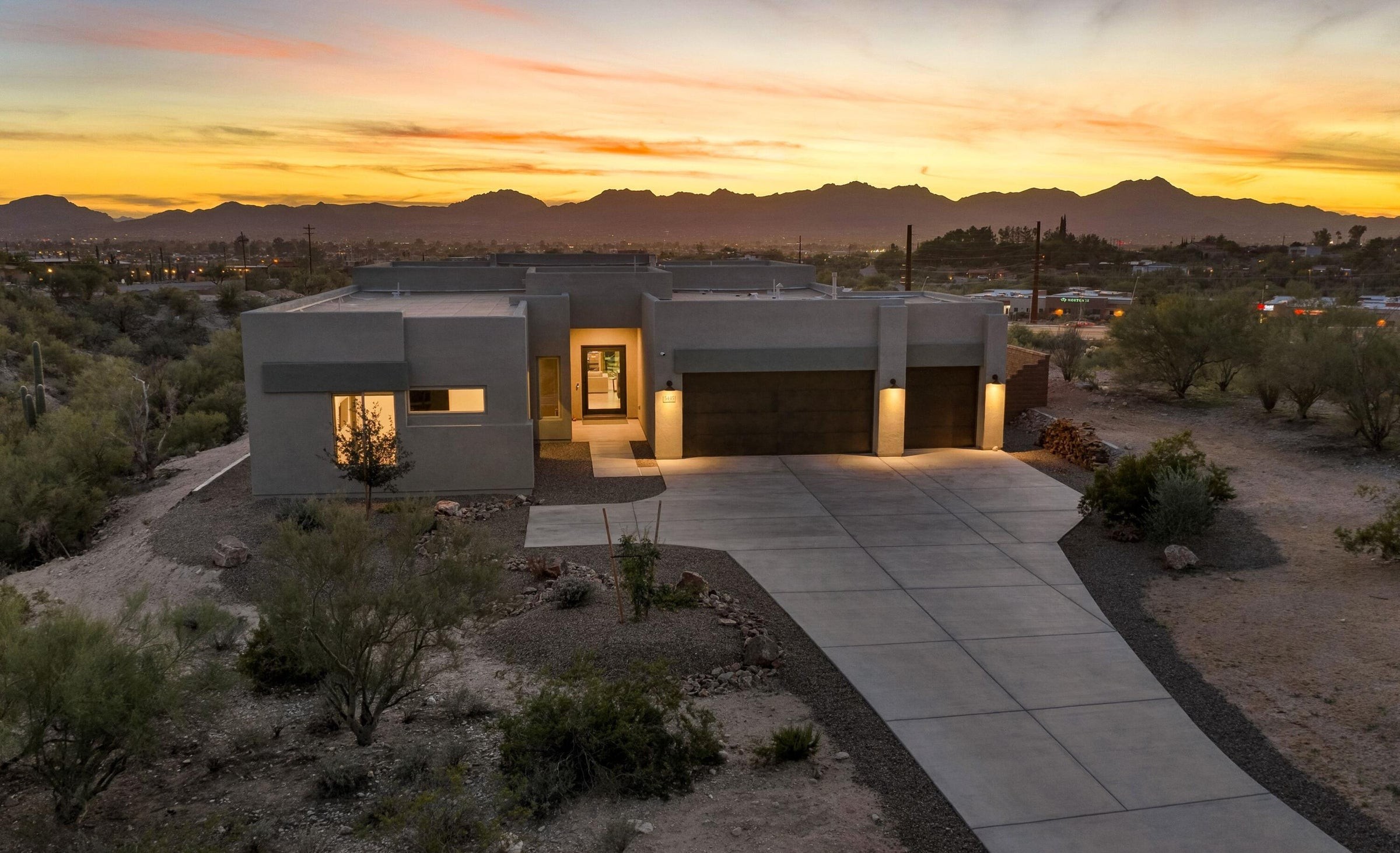 5445 N Yvon Heights Place 