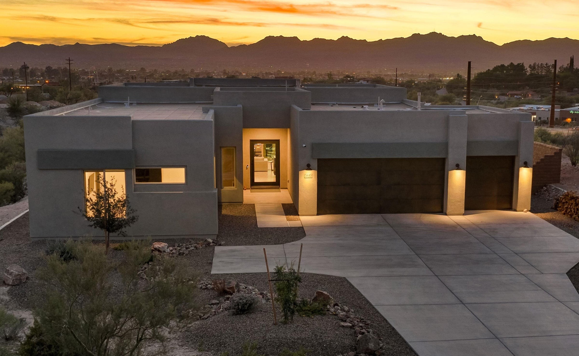 5445 N Yvon Heights Place 