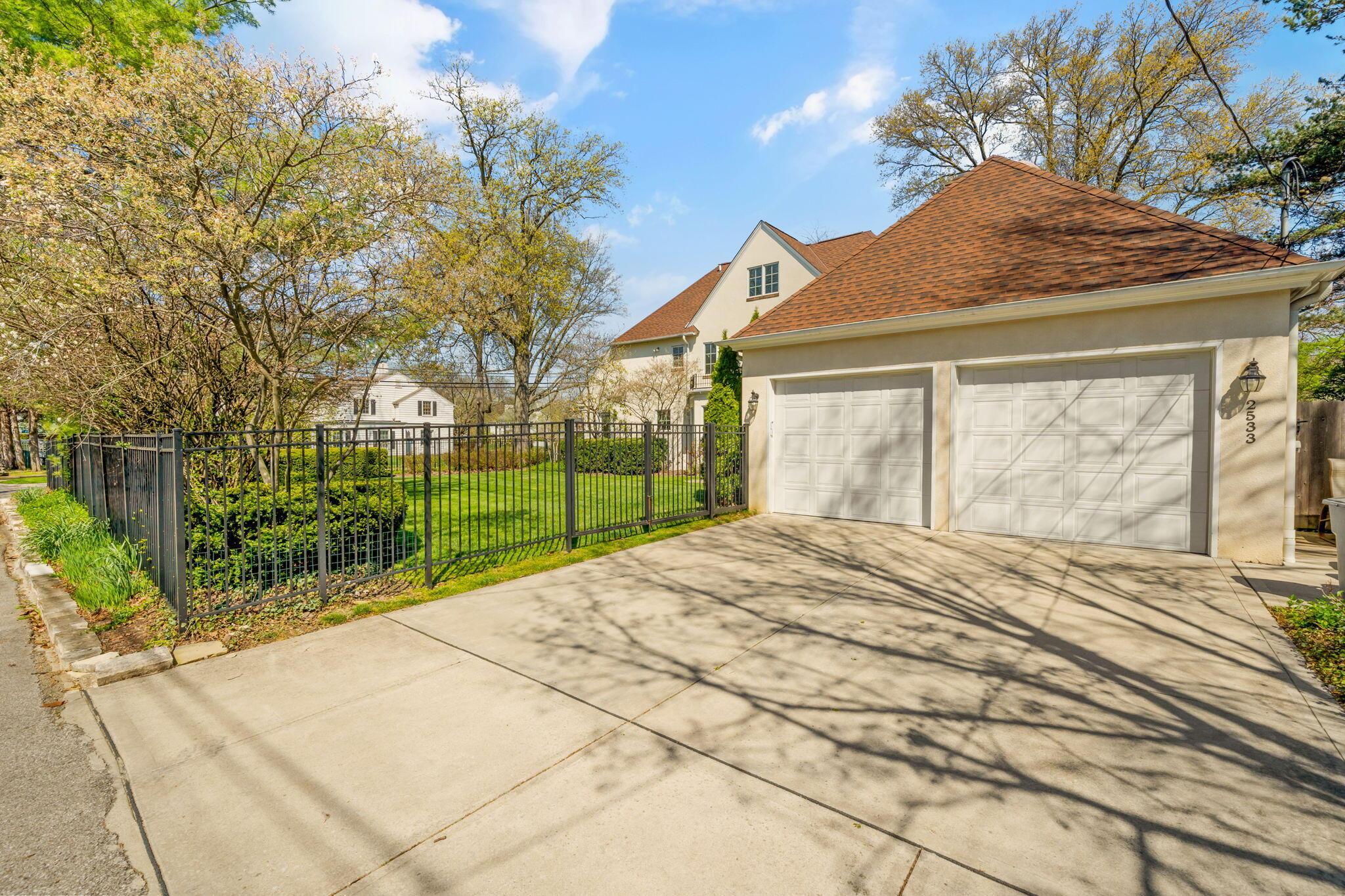 2533 Bryden Road